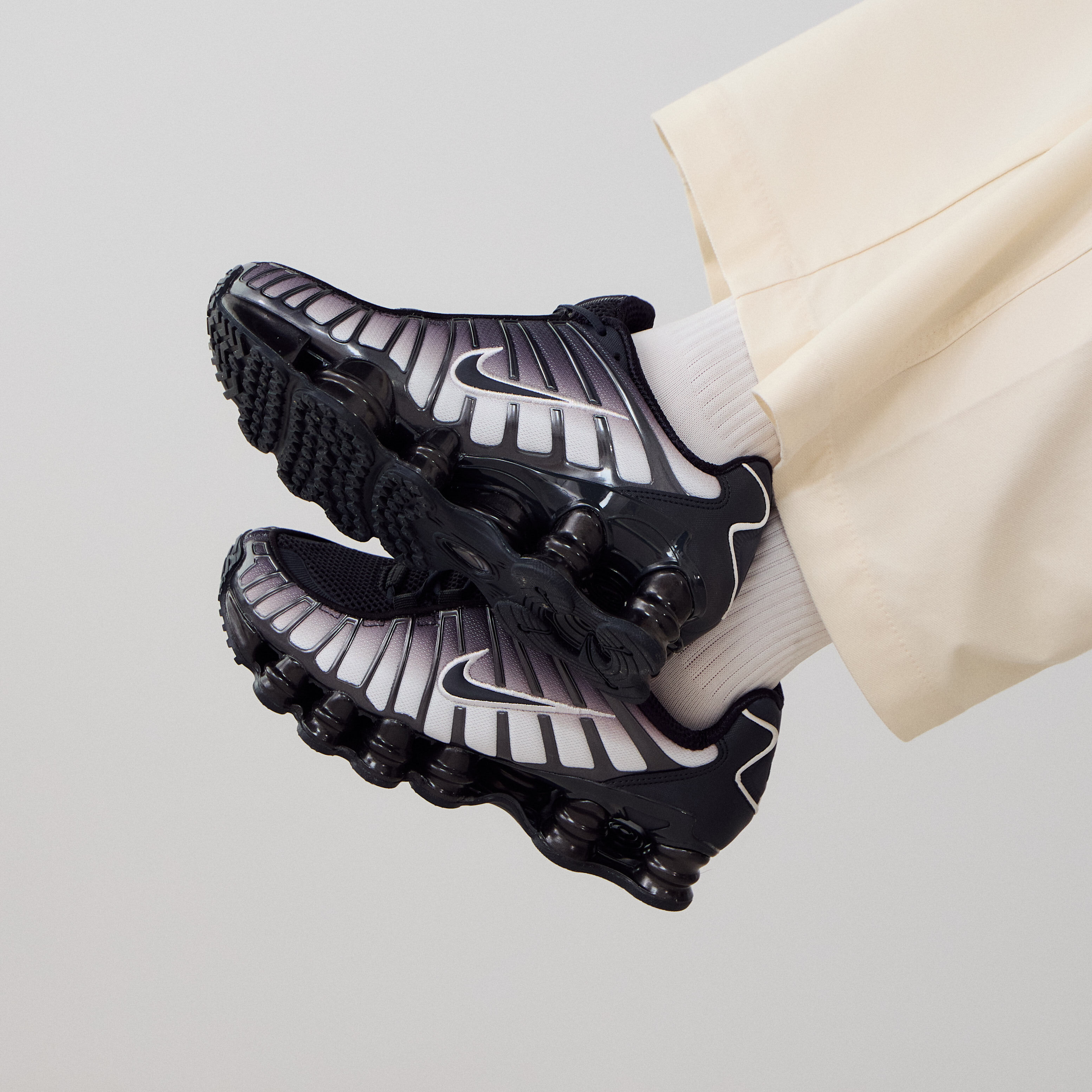 nike shox tl black and white