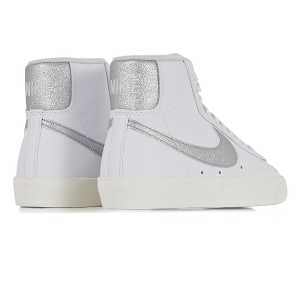 NIKE BLAZER MID 77 WHITE SILVER SNEAKERS WOMEN Courir