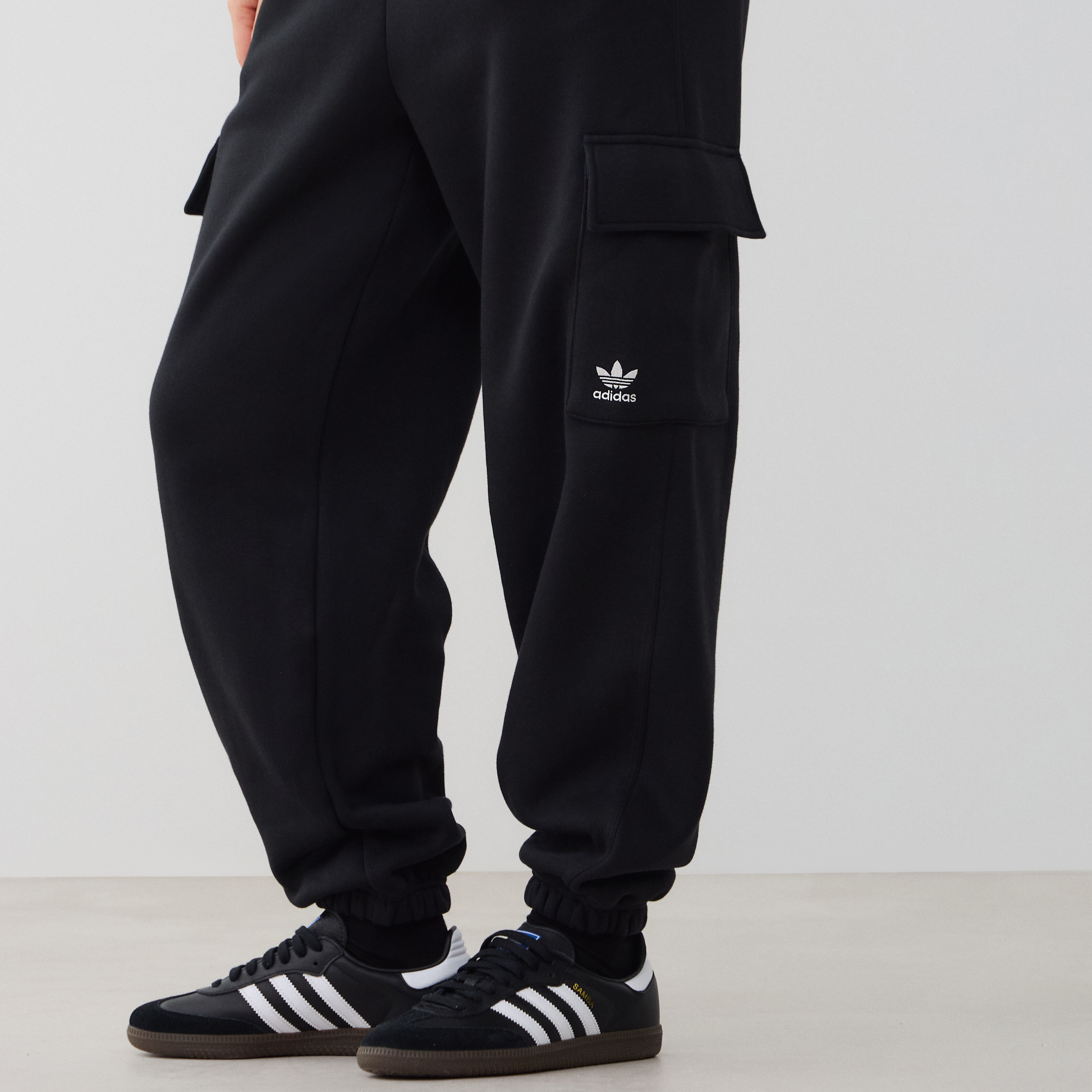 ADIDAS ORIGINALS PANT JOGGER CARGO ESSENTIAL BLACK WHITE TROUSERS WOMEN Courir