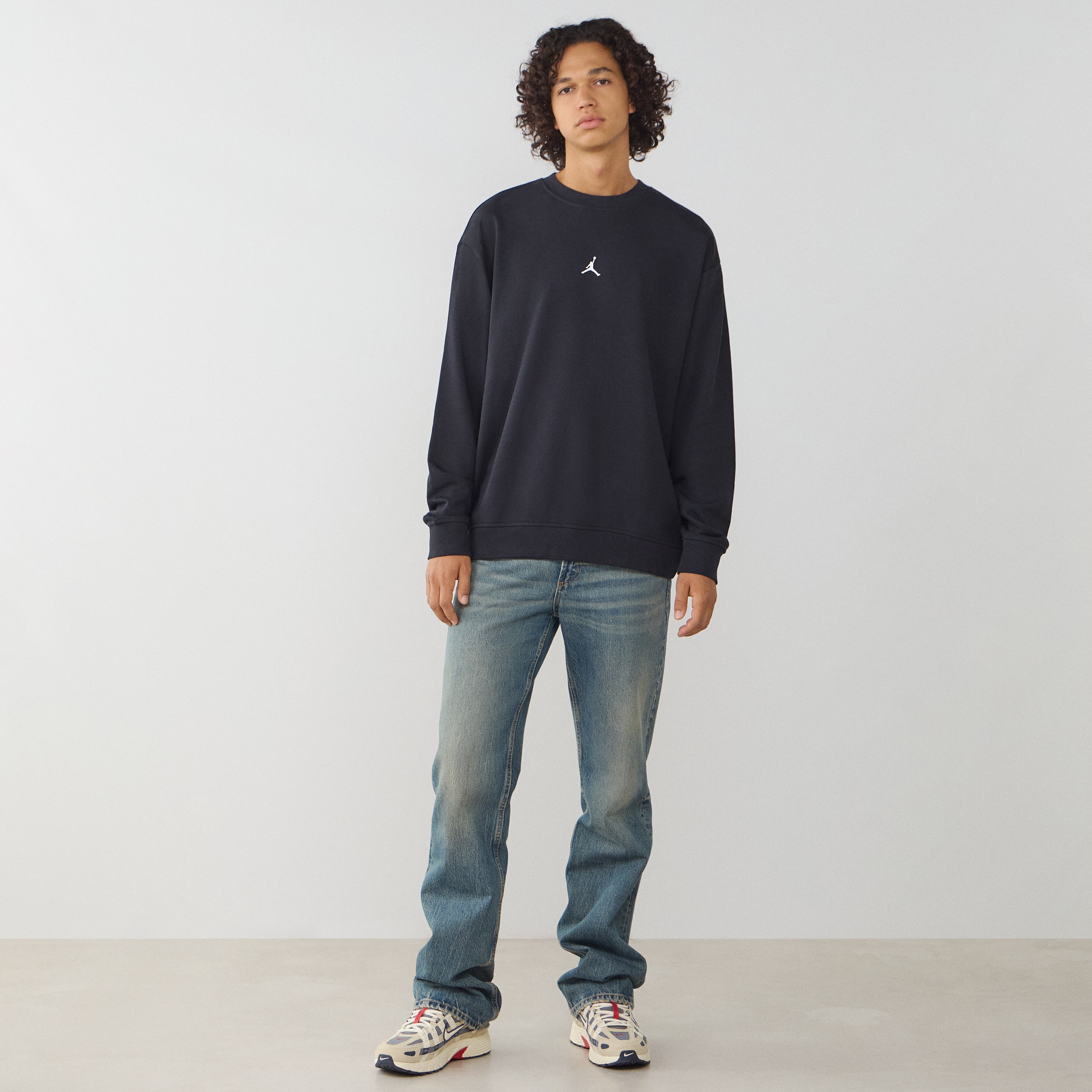 Sweat Crew Centered Logo - vue 3