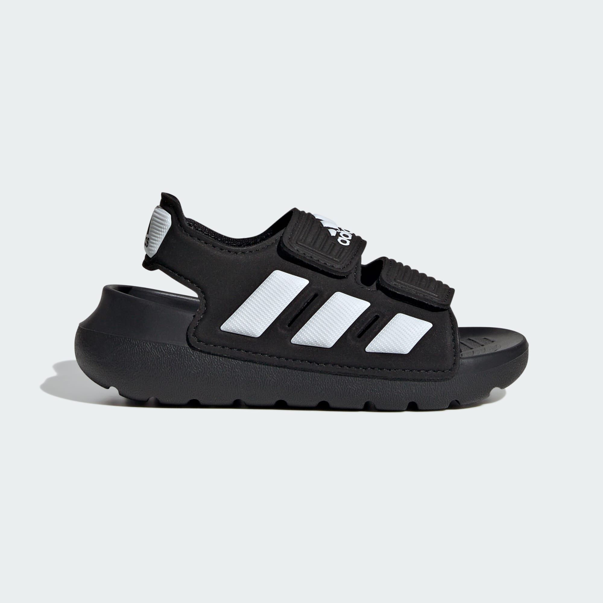 Baskets Vetements Streetwear ADIDAS pour Collections 2024 Courir