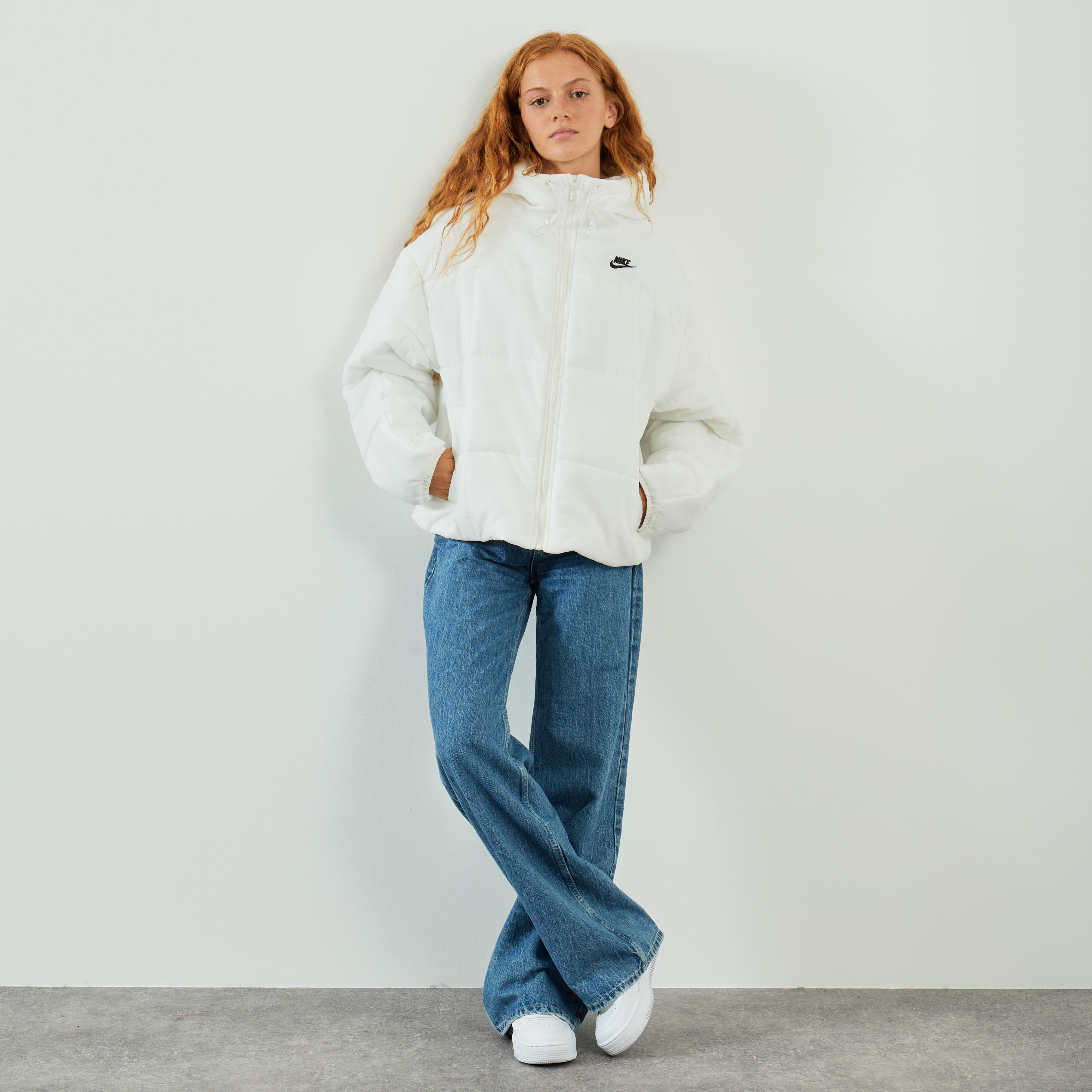 NIKE DOUDOUNE PUFFER ECRU BLOUSON FEMME Courir
