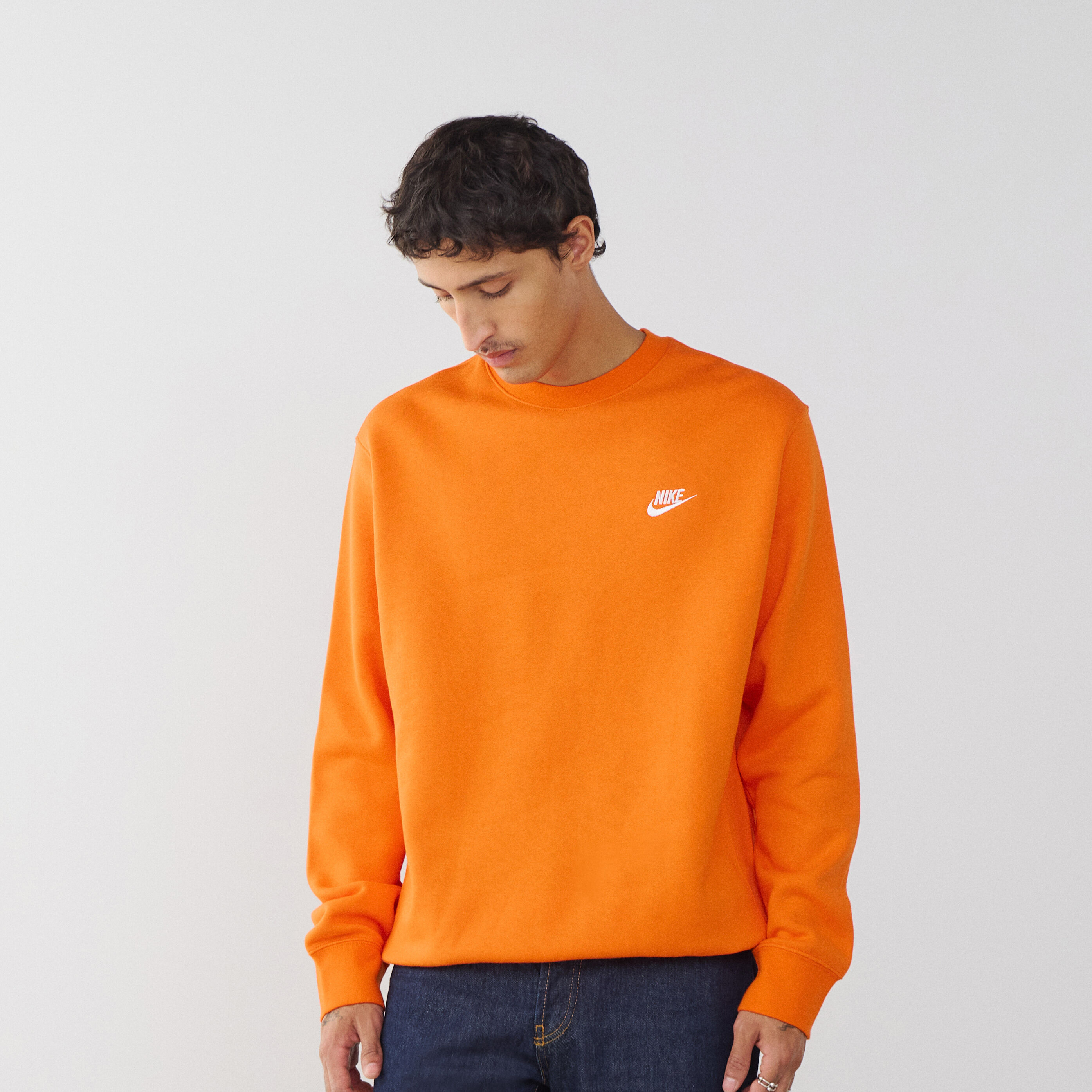 NIKE SWEAT CREW CLUB ORANGE WHITE SWEATSHIRTS MEN Courir