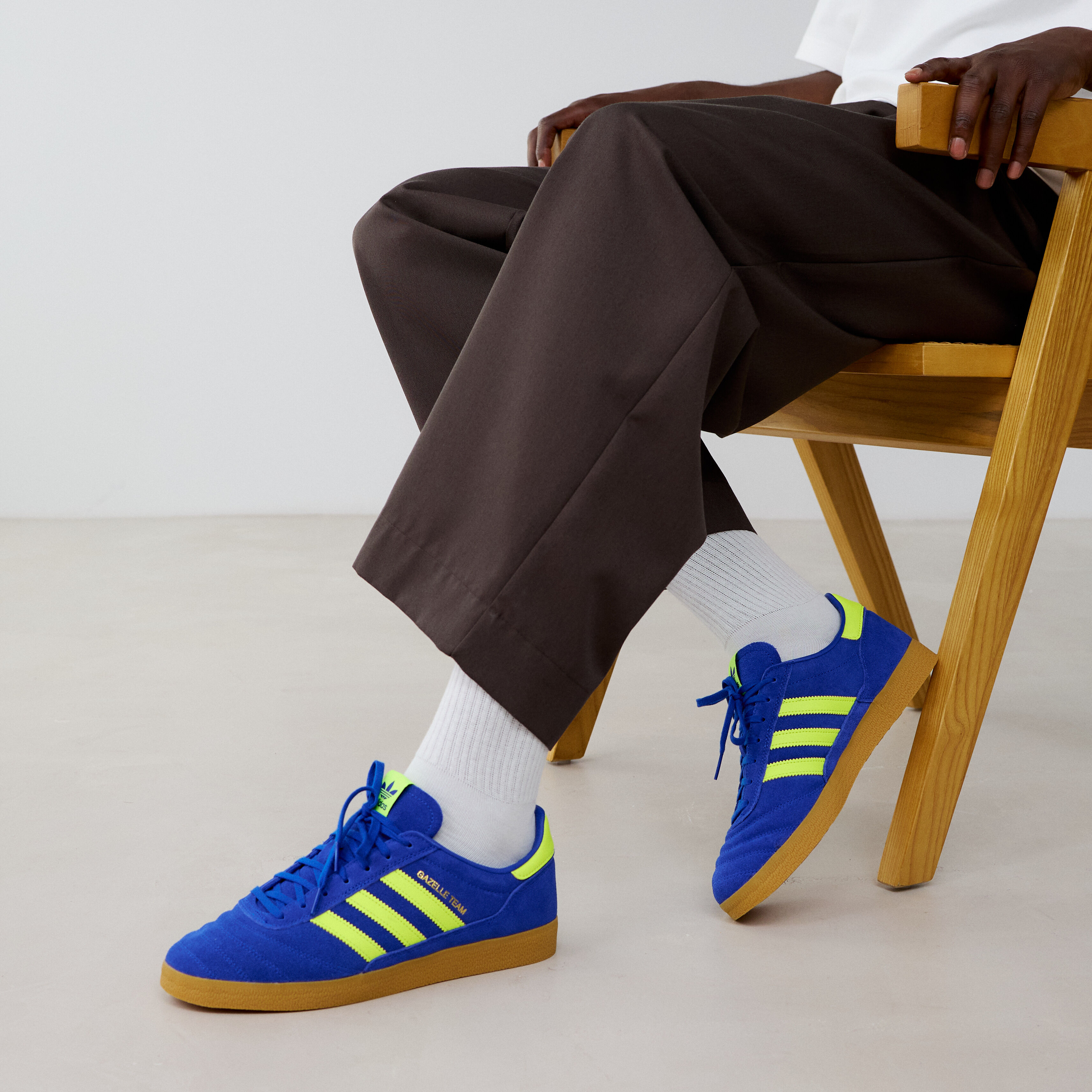 Mens blue and yellow adidas trainers discount