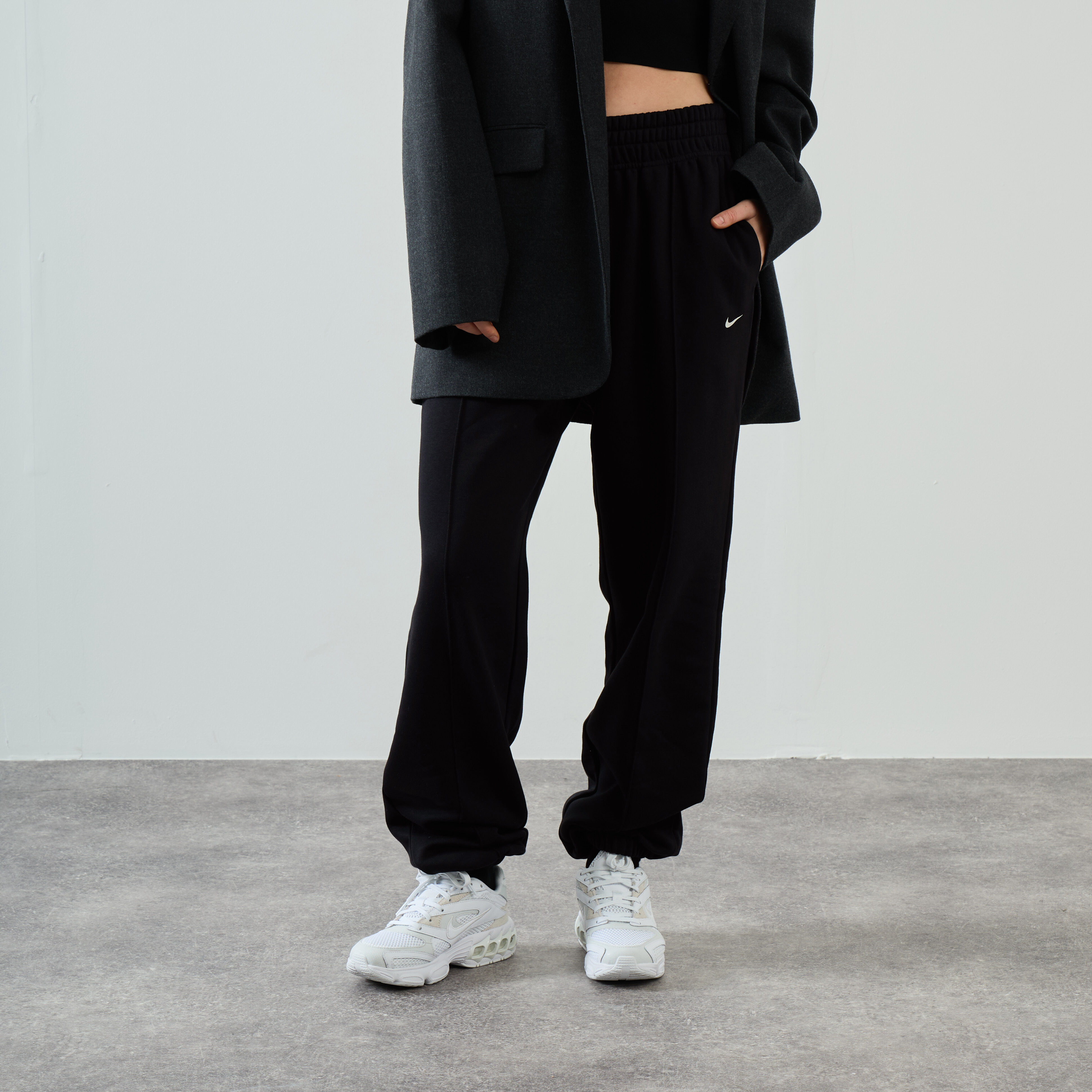 Nike straight leg deals joggers womens