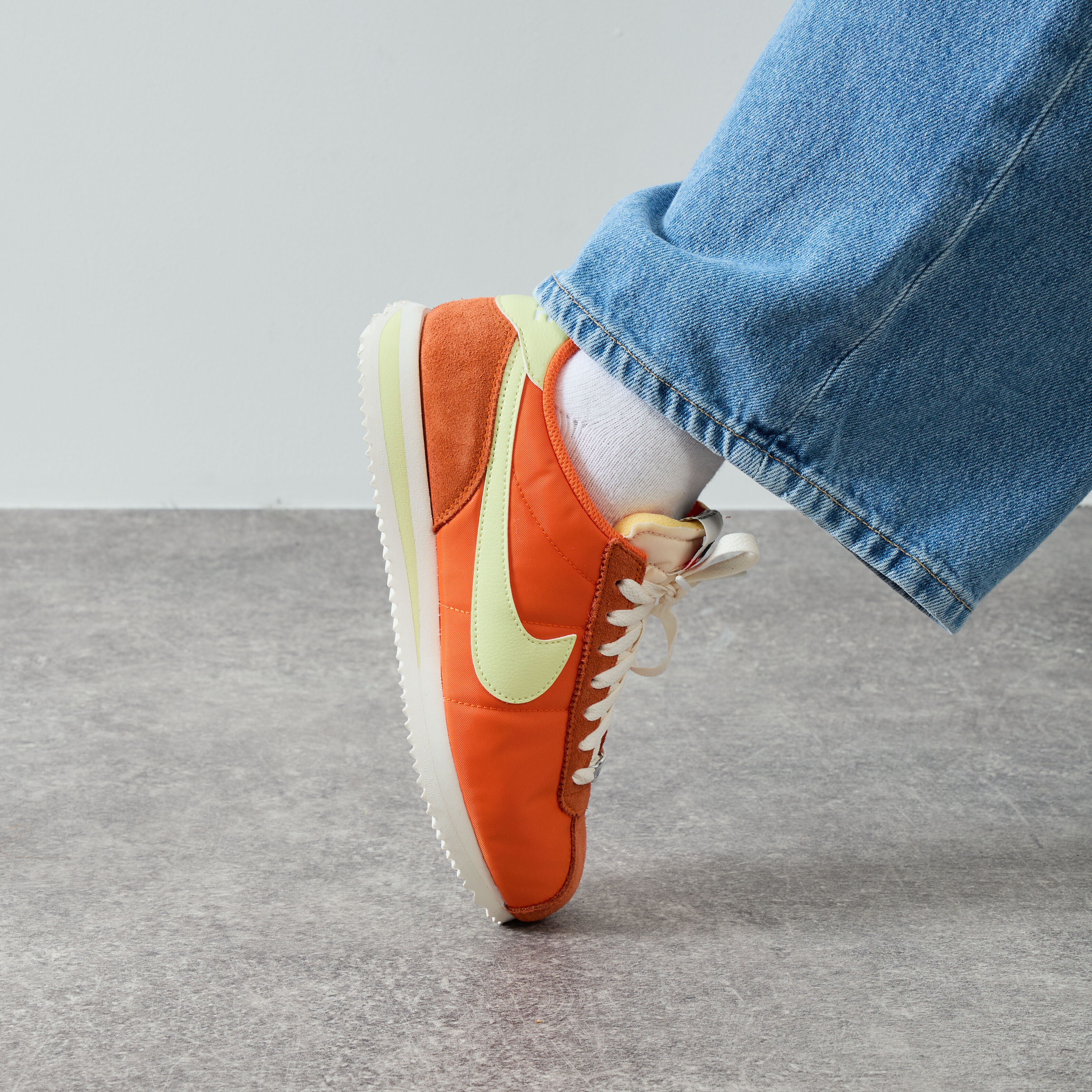 NIKE CORTEZ NYLON ORANGE JAUNE SNEAKERS FEMME LACETS Courir