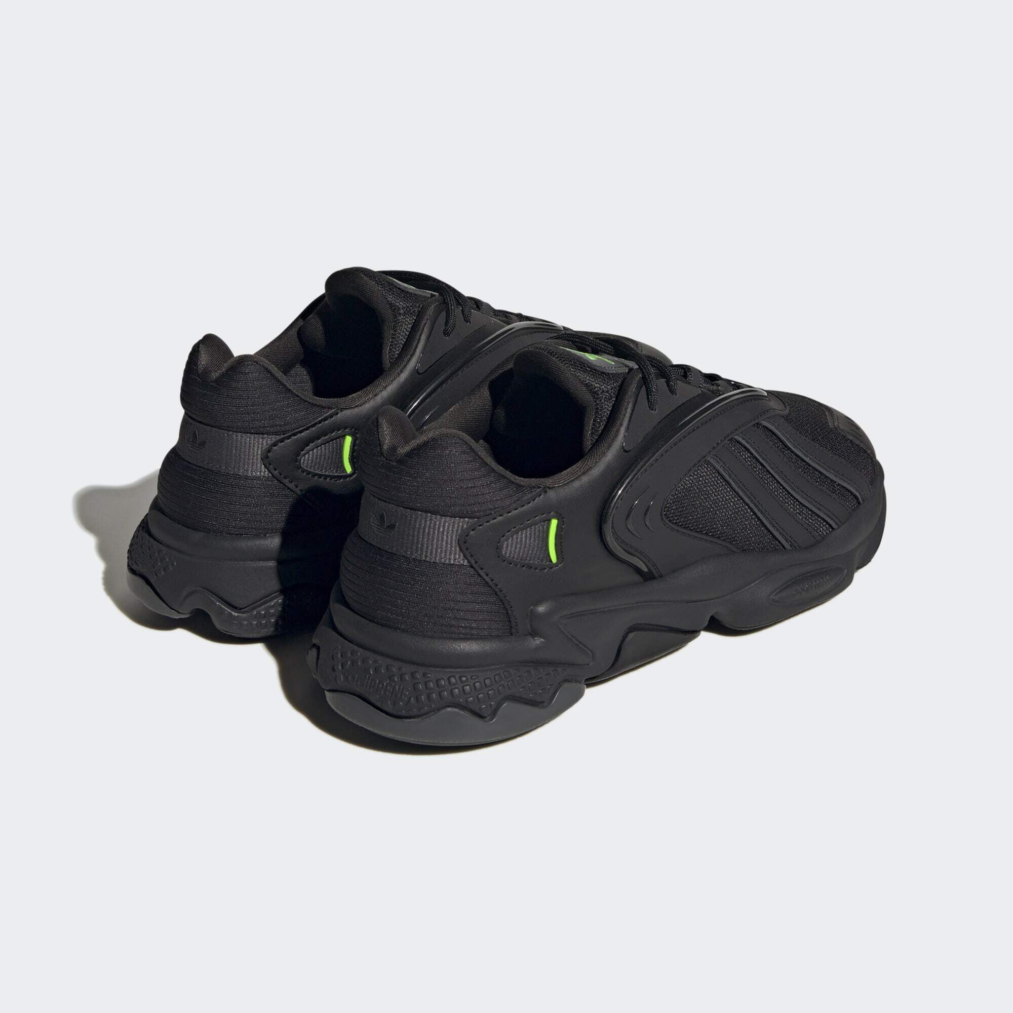Courir yeezy 2025 350 v2 black