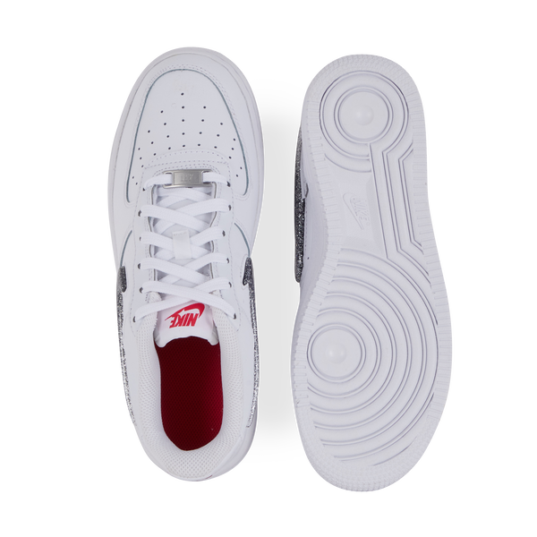 ماجد للعود فروع NIKE AIR FORCE 1 LOW GLITTER BLANC/NOIR/PAILLETTES | Courir.com ماجد للعود فروع ماجد للعود فروع NIKE AIR FORCE 1 LOW GLITTER BLANC/NOIR/PAILLETTES | Courir.com ماجد للعود فروع