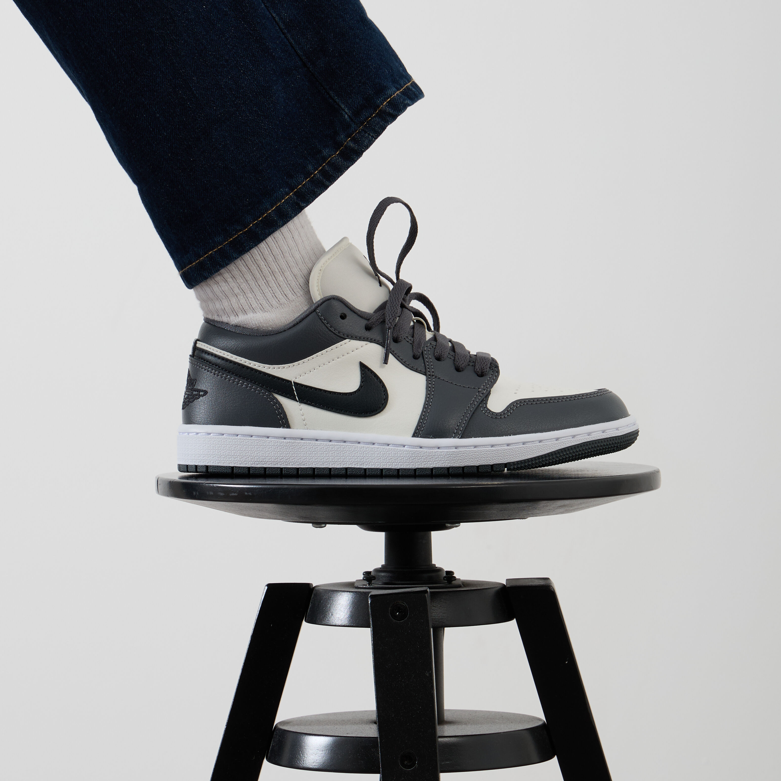 offwhite jordan 1 low