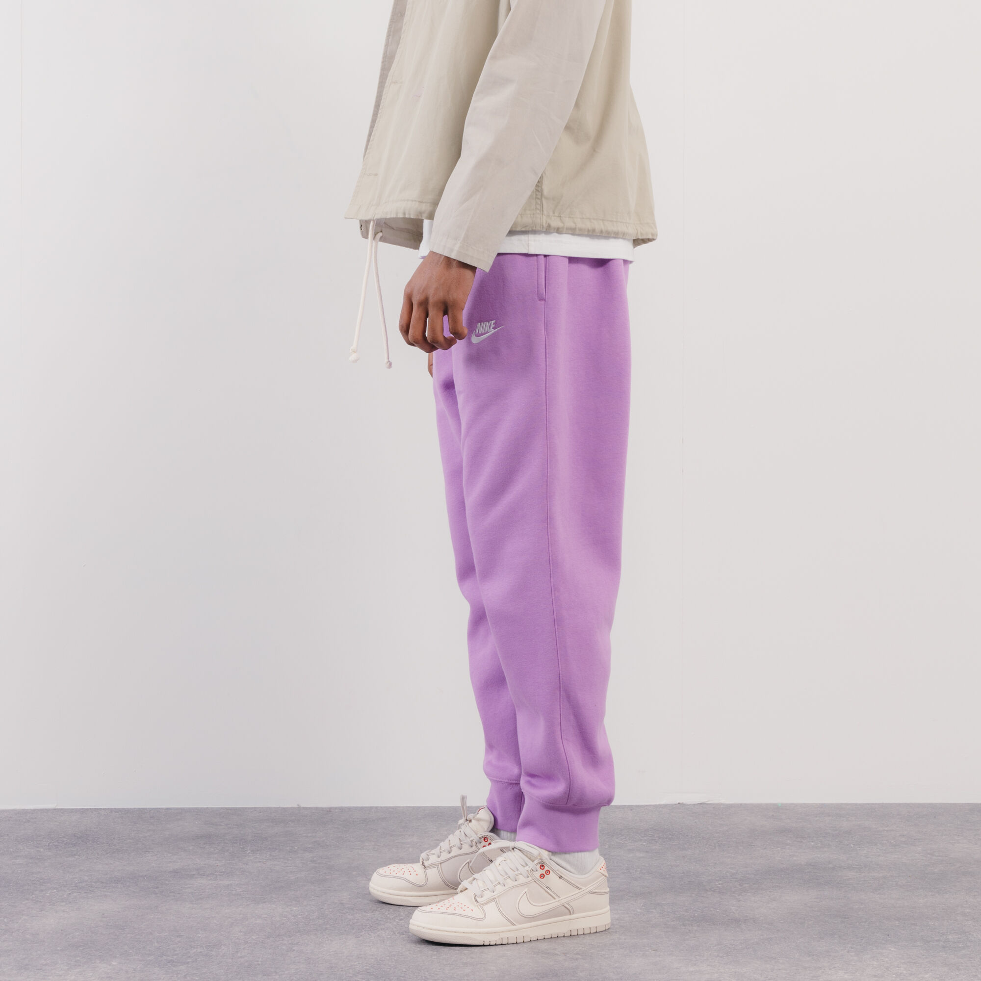 Purple shop nike joggers