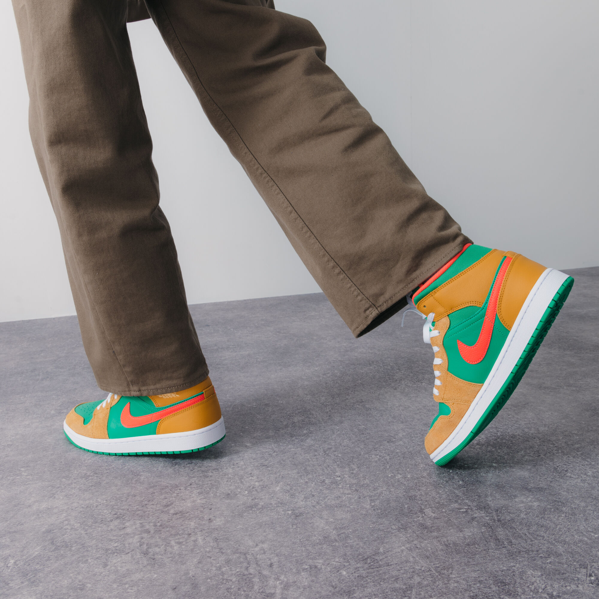 AIR JORDAN 1 MID