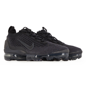 Nike VAPORMAX sneakers and clothing Courir