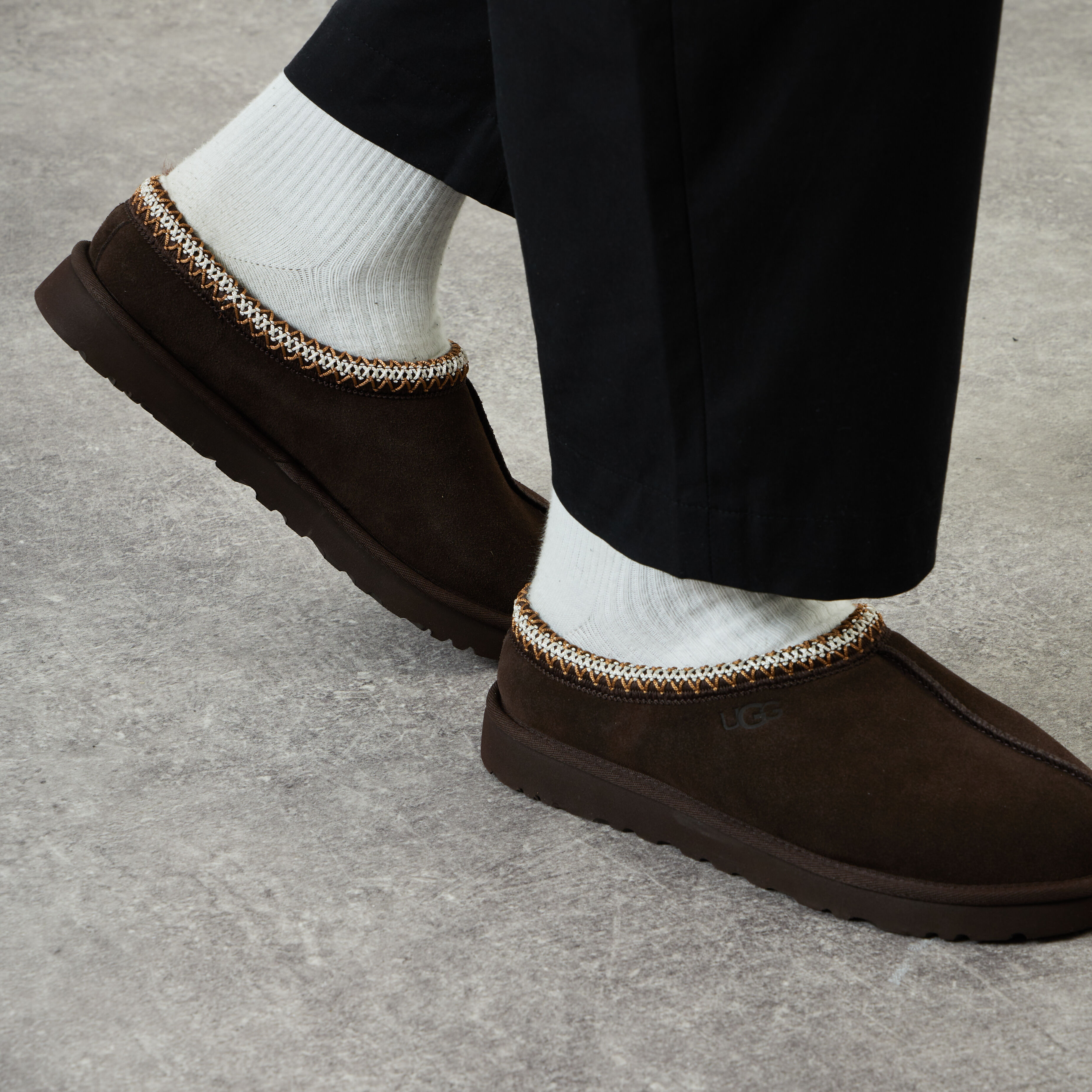 UGG TASMAN SNEAKERS HOMME MARRON À ENFILER/SLIP ON