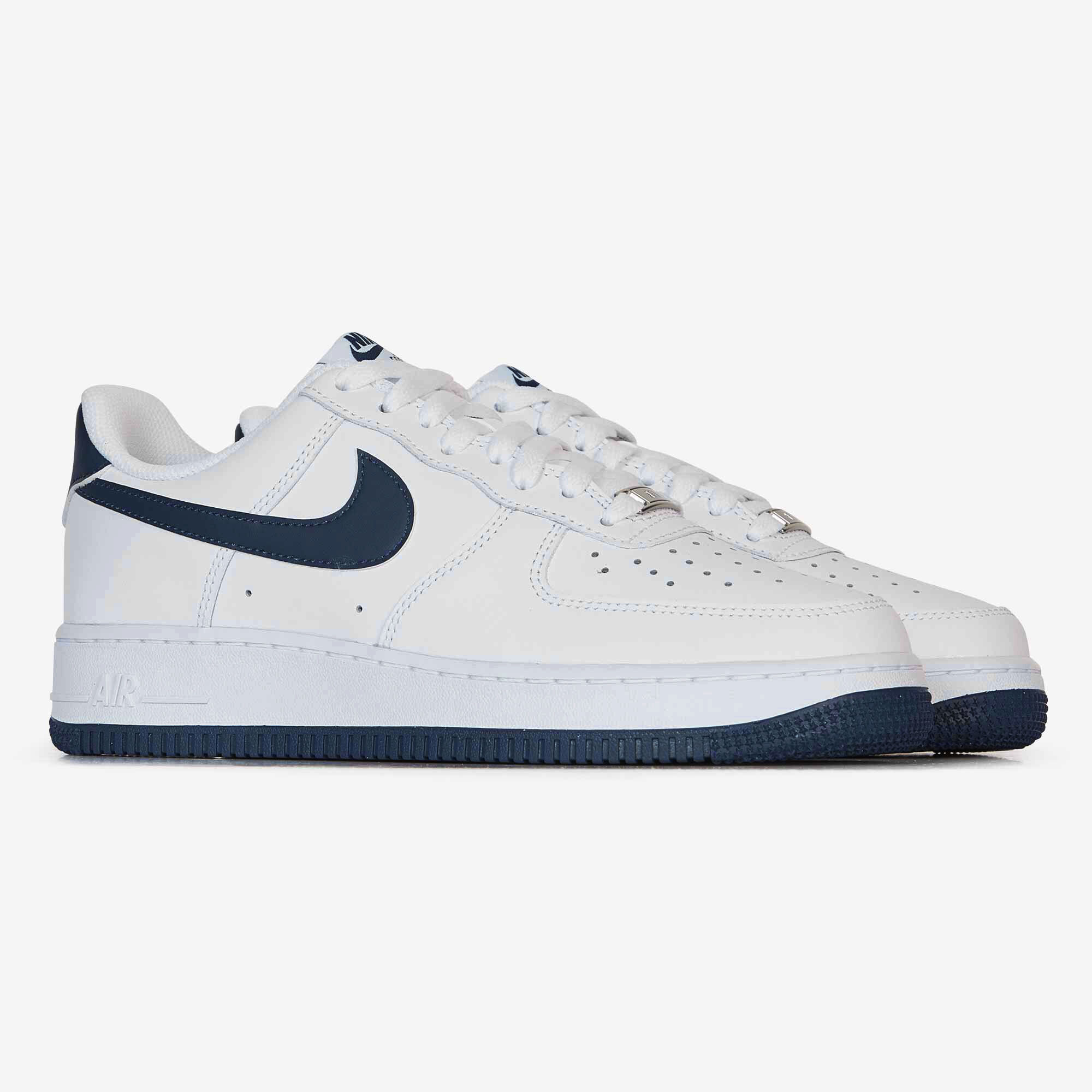 NIKE AIR FORCE 1 LOW WHITE NAVY BLUE SNEAKERS MEN Courir