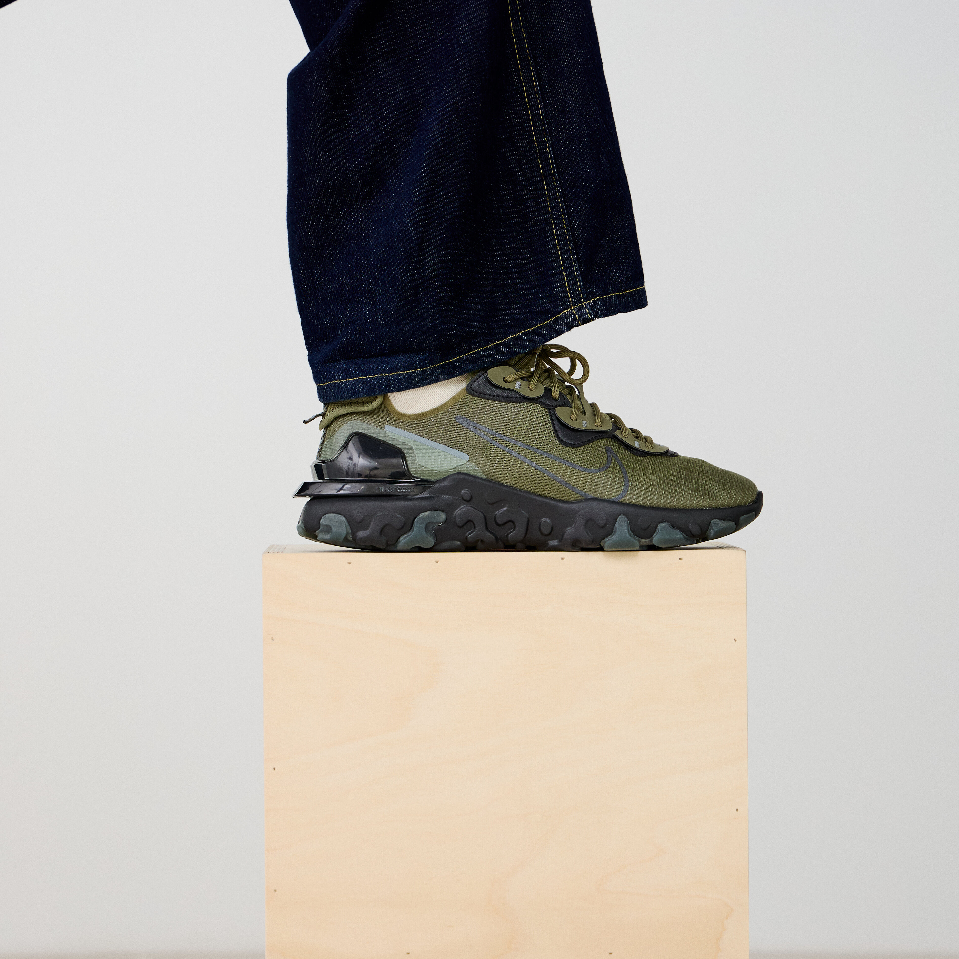 NIKE REACT VISION KHAKI BLACK SNEAKERS MEN Courir