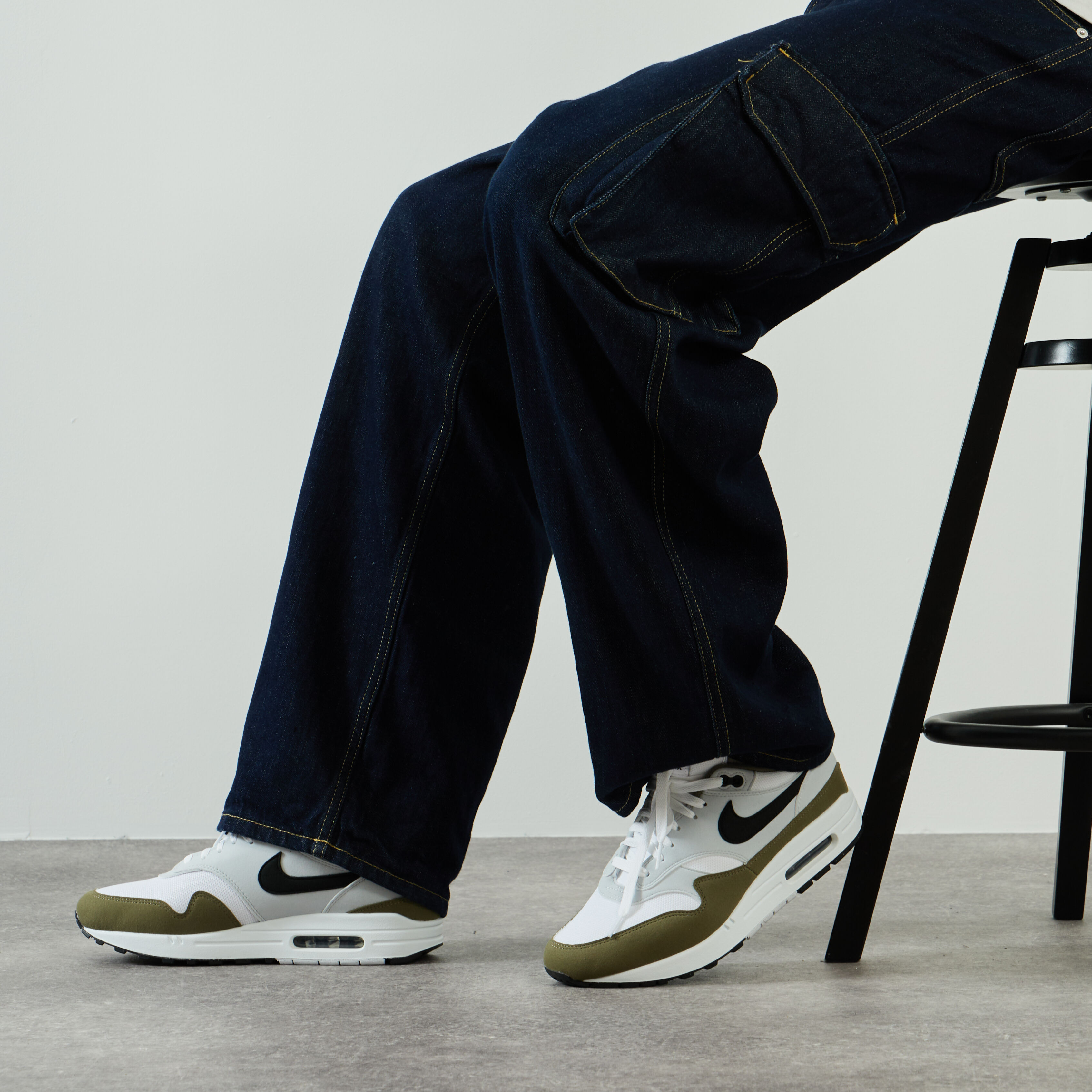 NIKE AIR MAX 1 SNEAKERS HOMME BLANC KAKI LACETS Courir