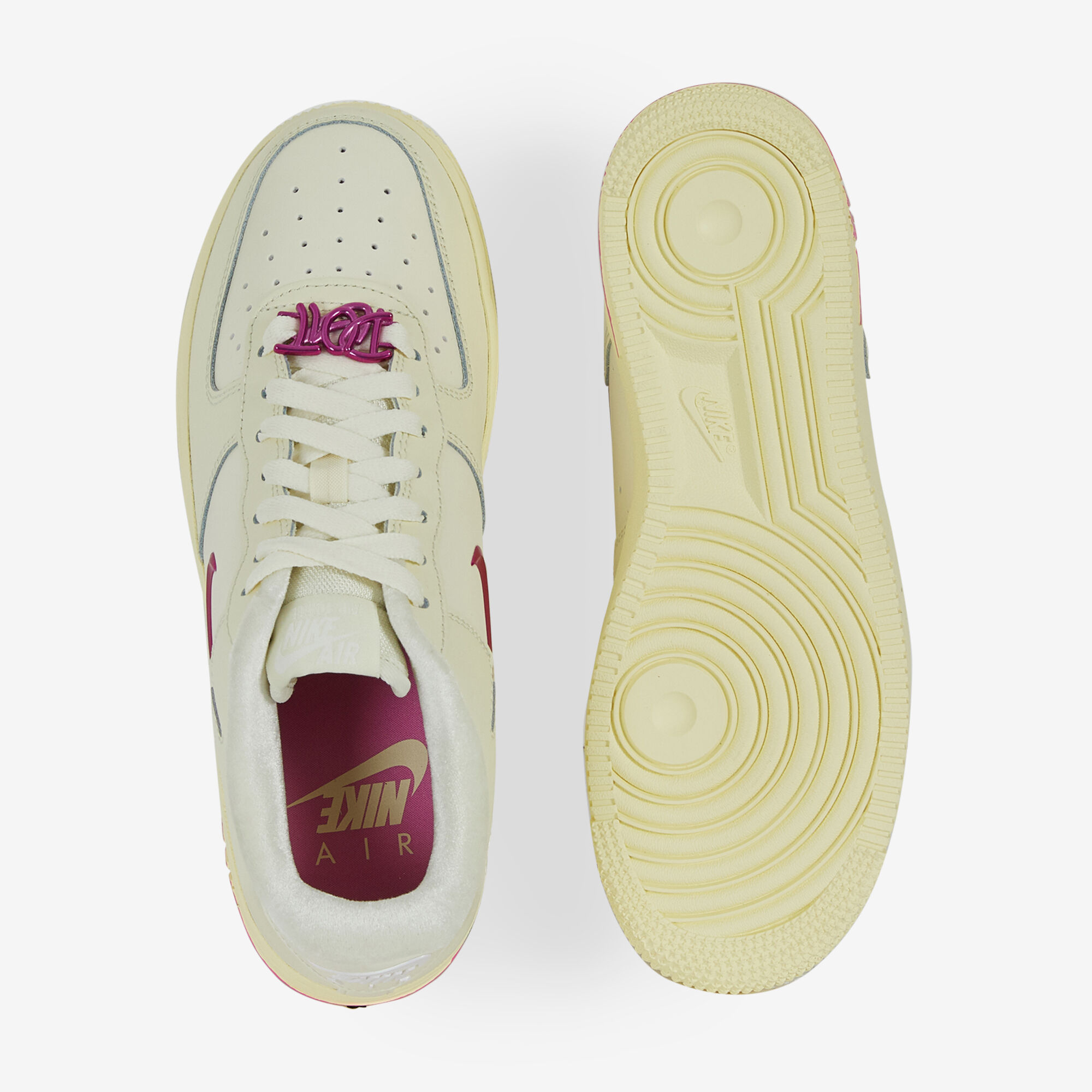 NIKE AIR FORCE 1 LOW SNEAKERS FEMME BEIGE ROSE LACETS Courir
