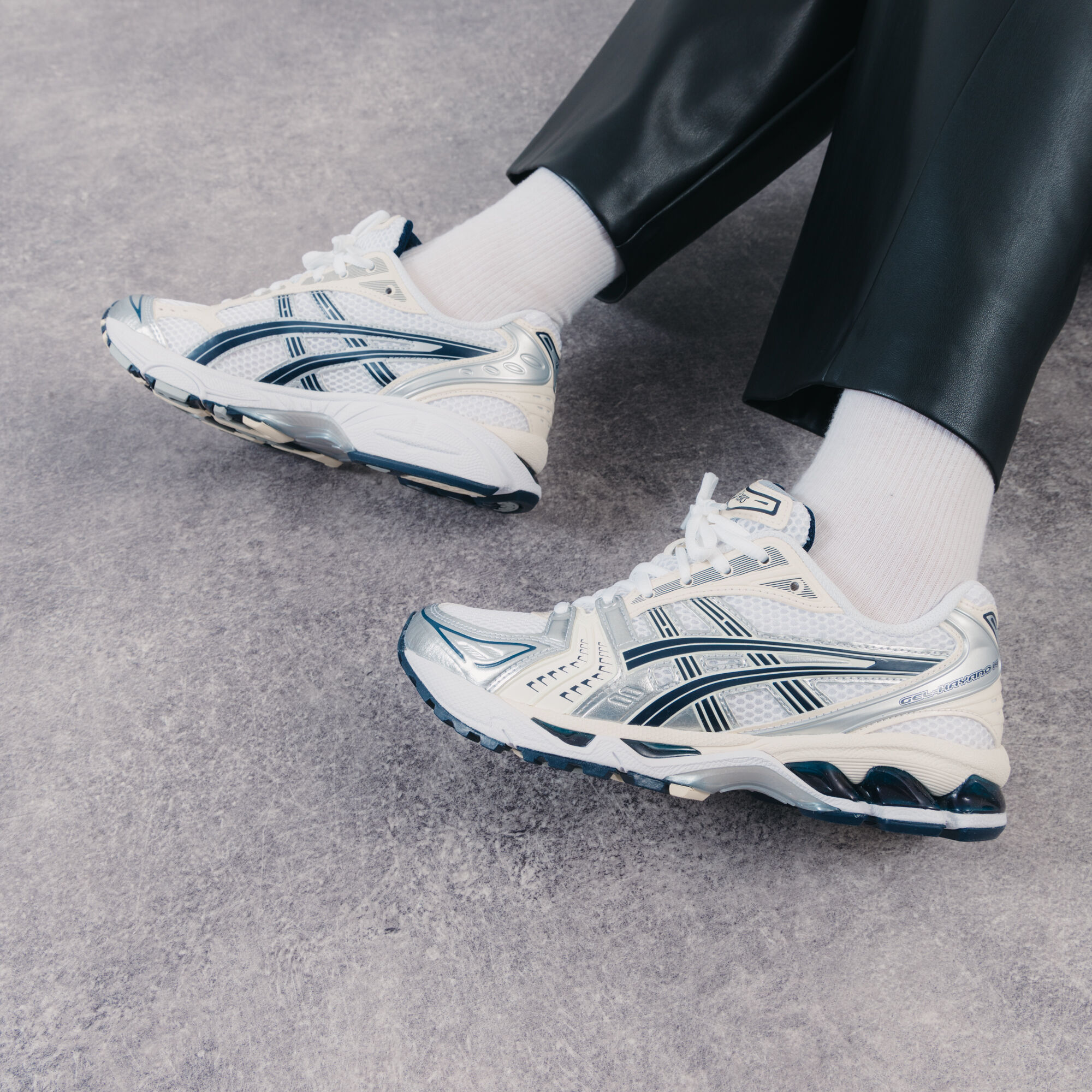 ASICS GEL KAYANO 14 WHITE NAVY BLUE SNEAKERS WOMEN Courir