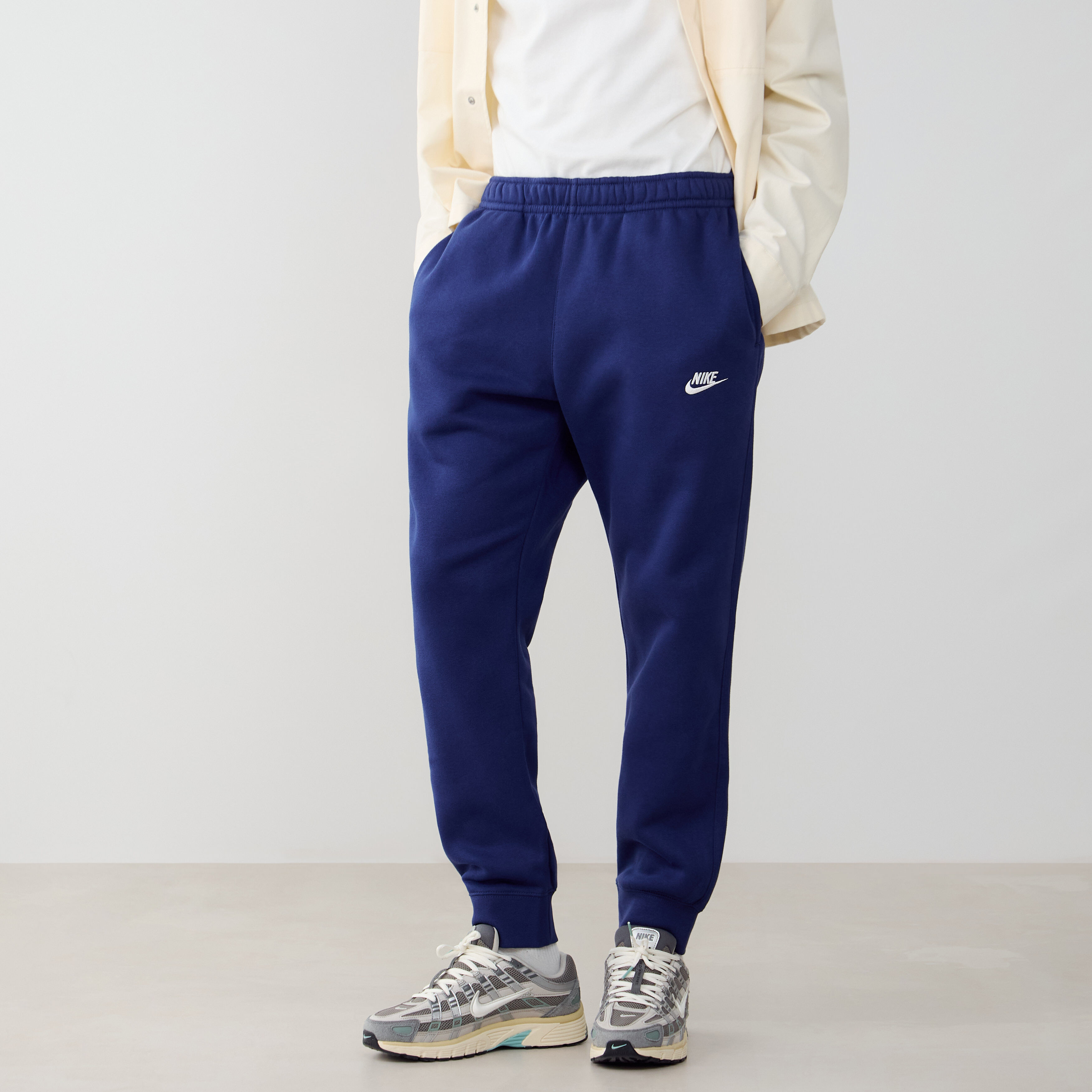 NIKE PANT JOGGER CLUB NAVY BLUE WHITE TROUSERS MEN Courir