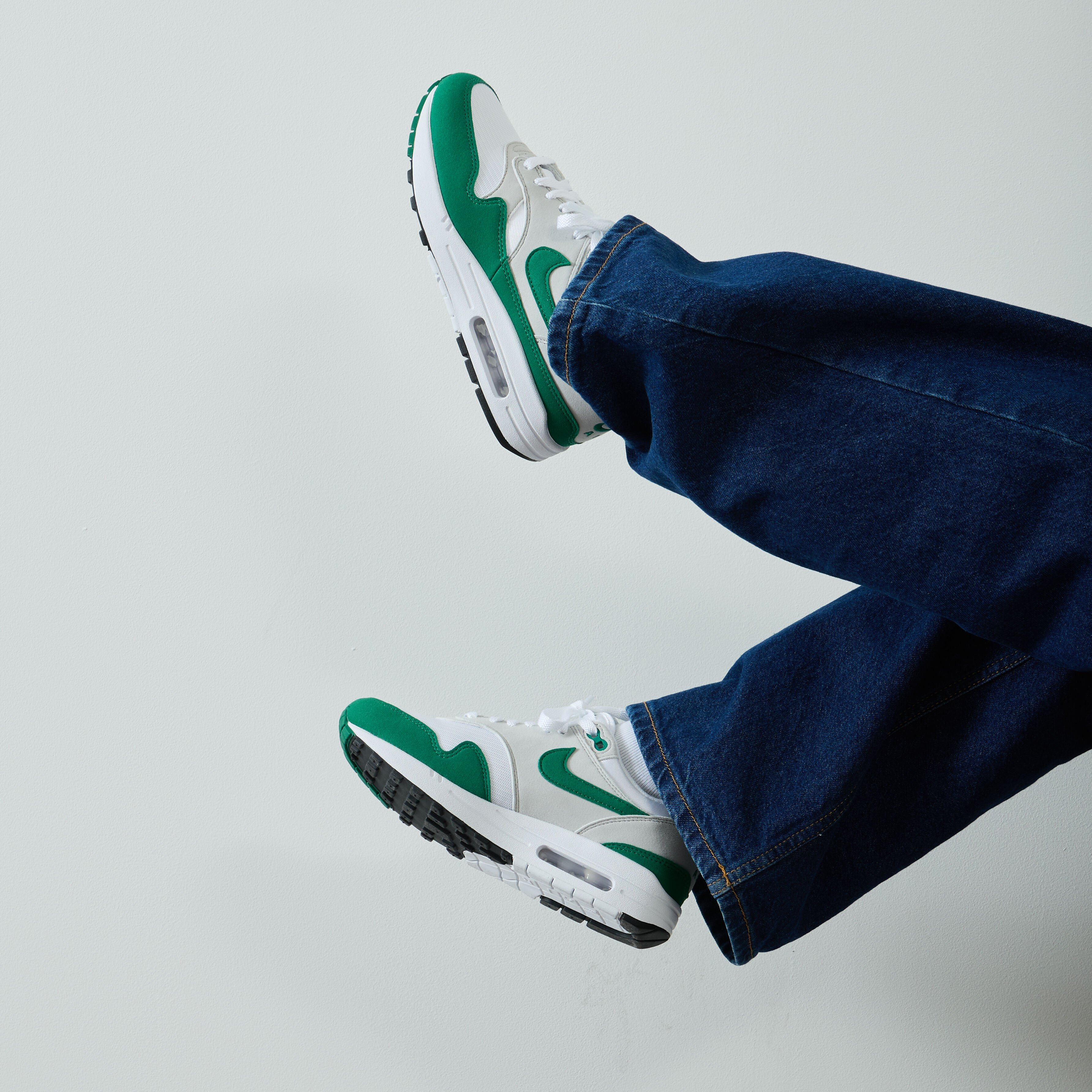 Foot Nike Air Max One Green NIKE AIR MAX WHITE/GREEN SNEAKERS WOMEN