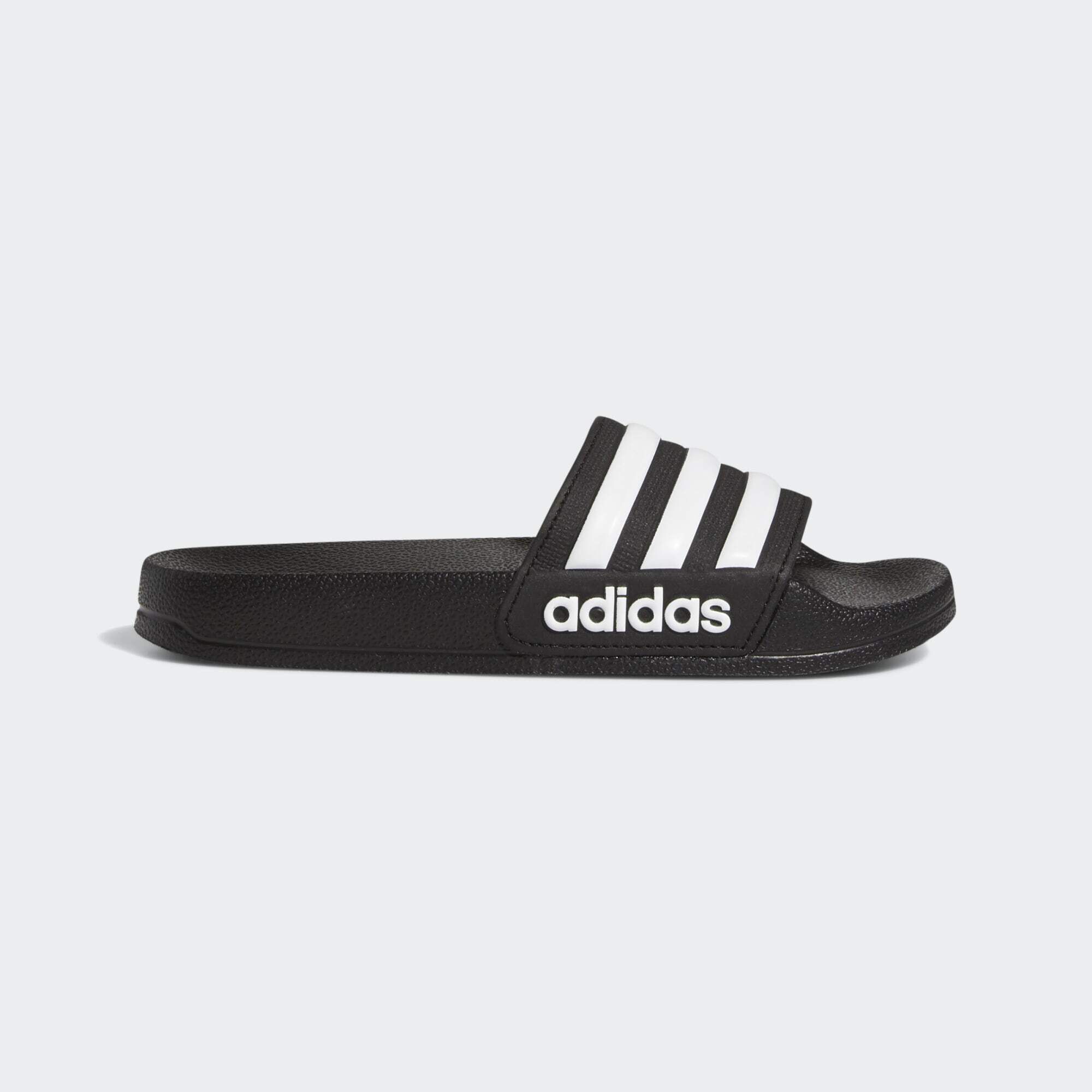 Baskets Vetements Streetwear ADIDAS pour Collections 2024 Courir