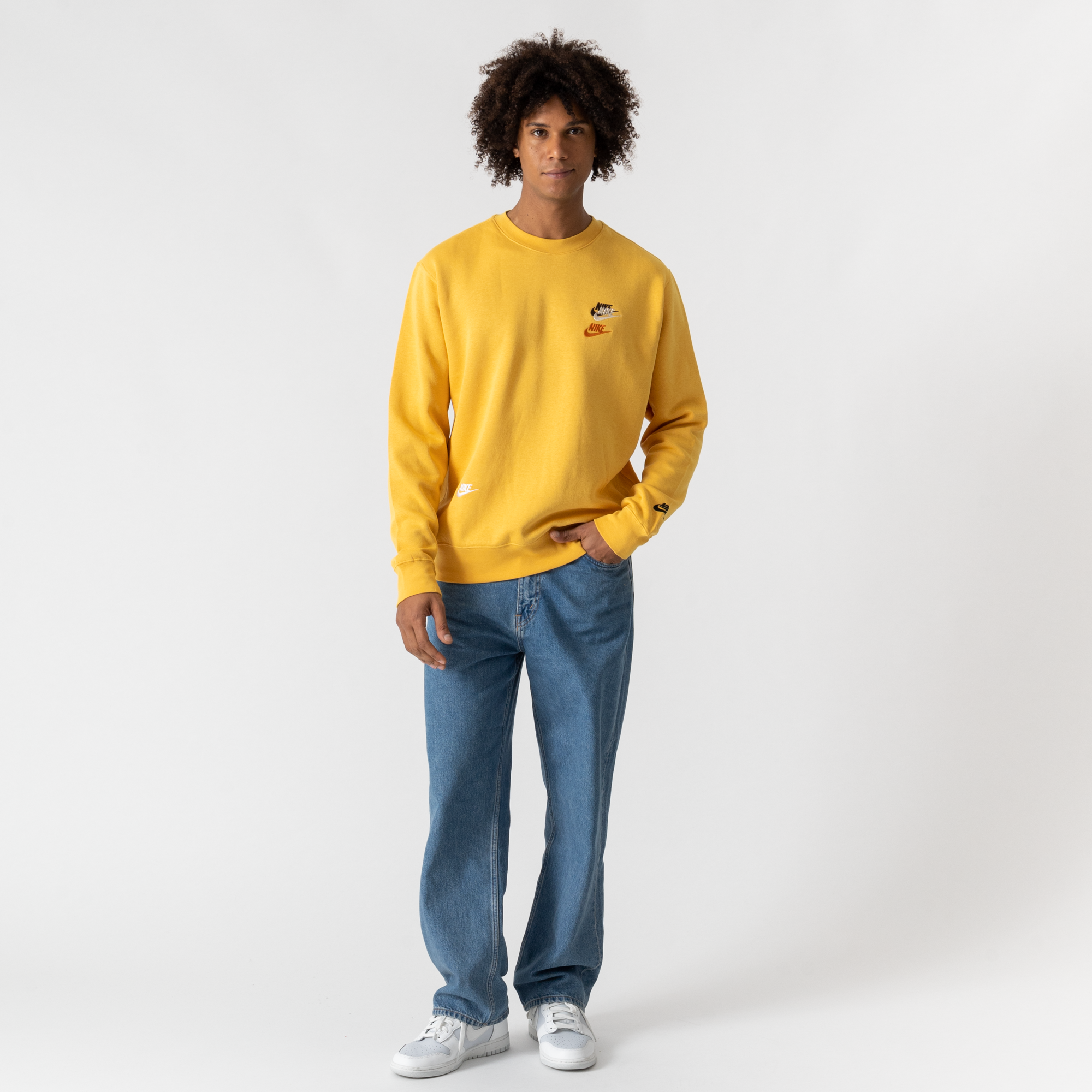 NIKE SWEAT CREW FTA MULTI LOGO JAUNE SWEAT HOMME