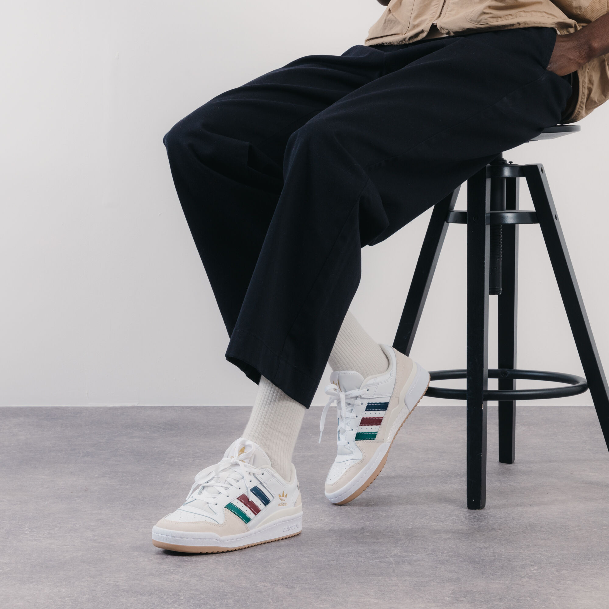 Adidas classic blanche top