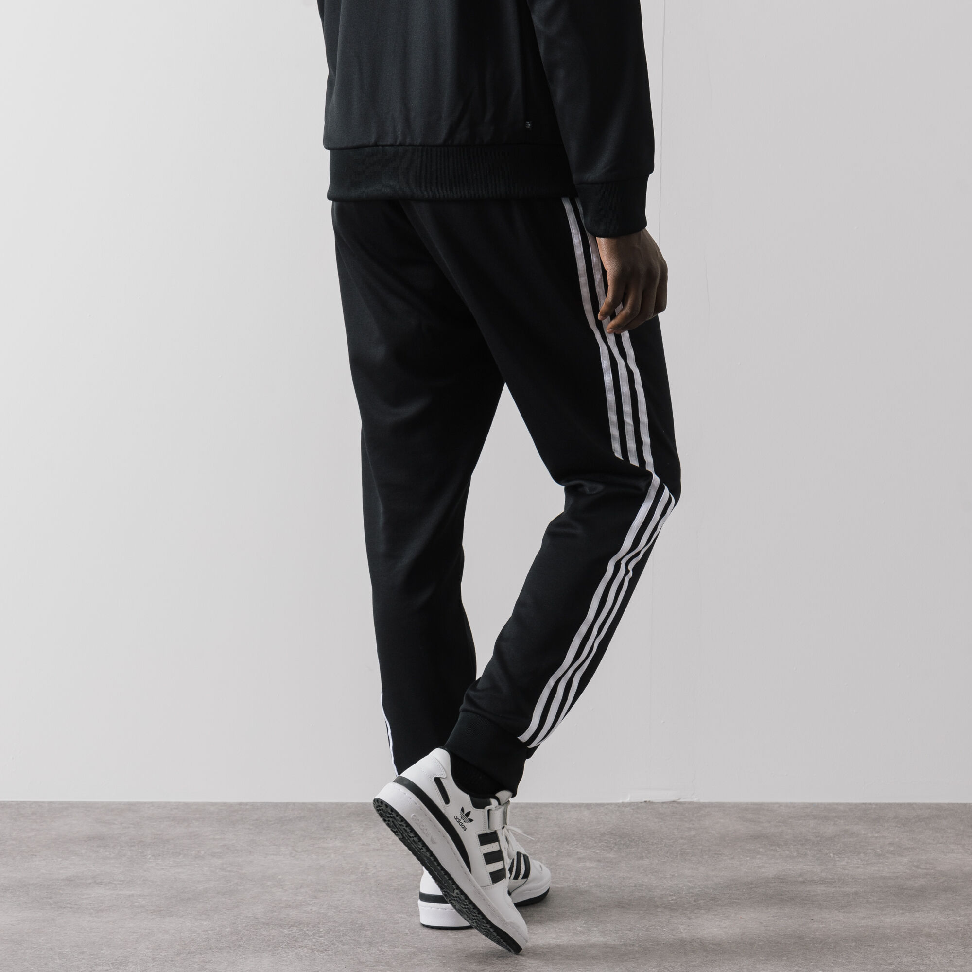 ADIDAS ORIGINALS SUPERSTAR TRACKPANT JOGGERS BLACK WHITE