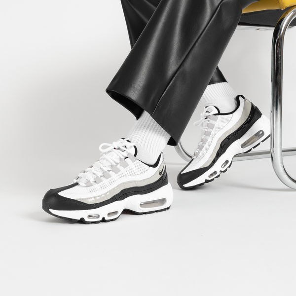 Air max 95 noir et blanche hotsell