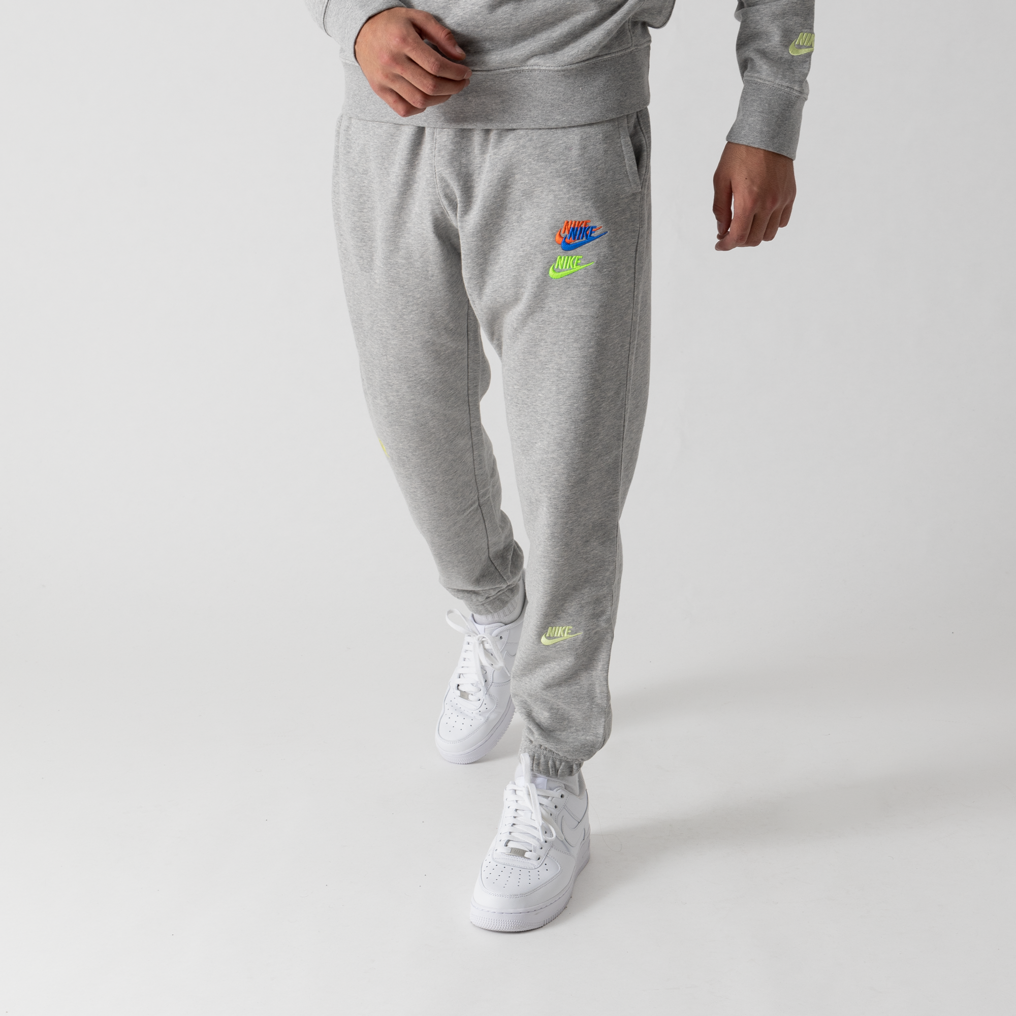 nike pant jogger fta multi logo gris