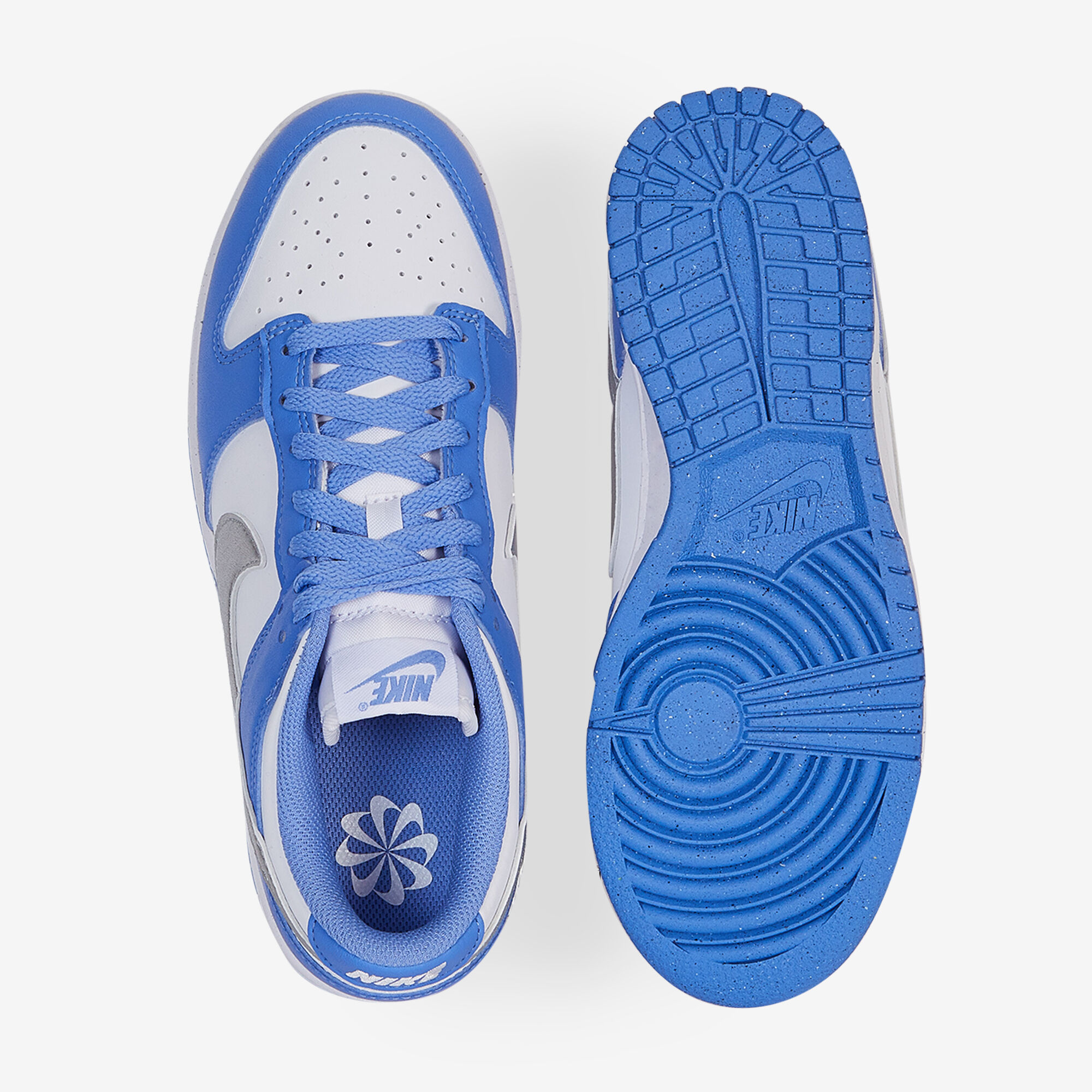 NIKE DUNK LOW SNEAKERS FEMME BLEU ARGENT LACETS Courir