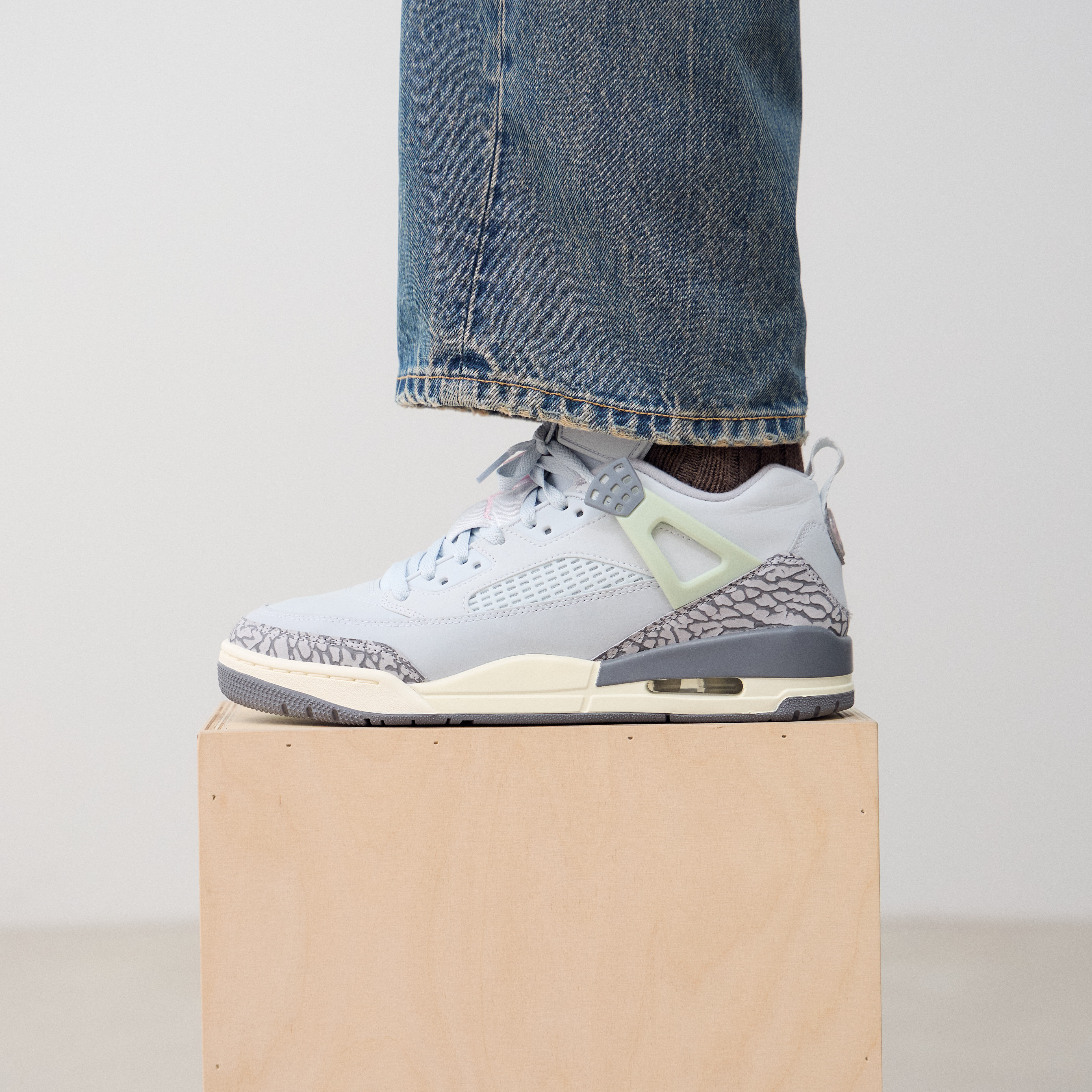 jordan spizike on feet