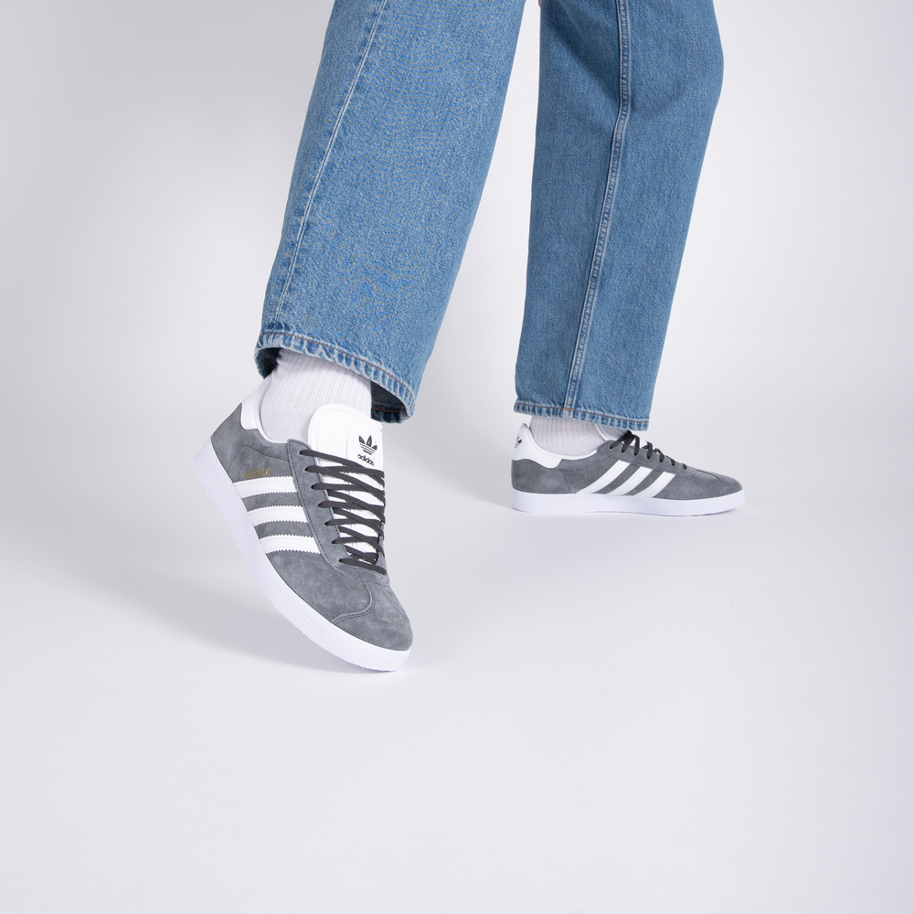 ADIDAS ORIGINALS GAZELLE GREY WHITE SNEAKERS MEN Courir