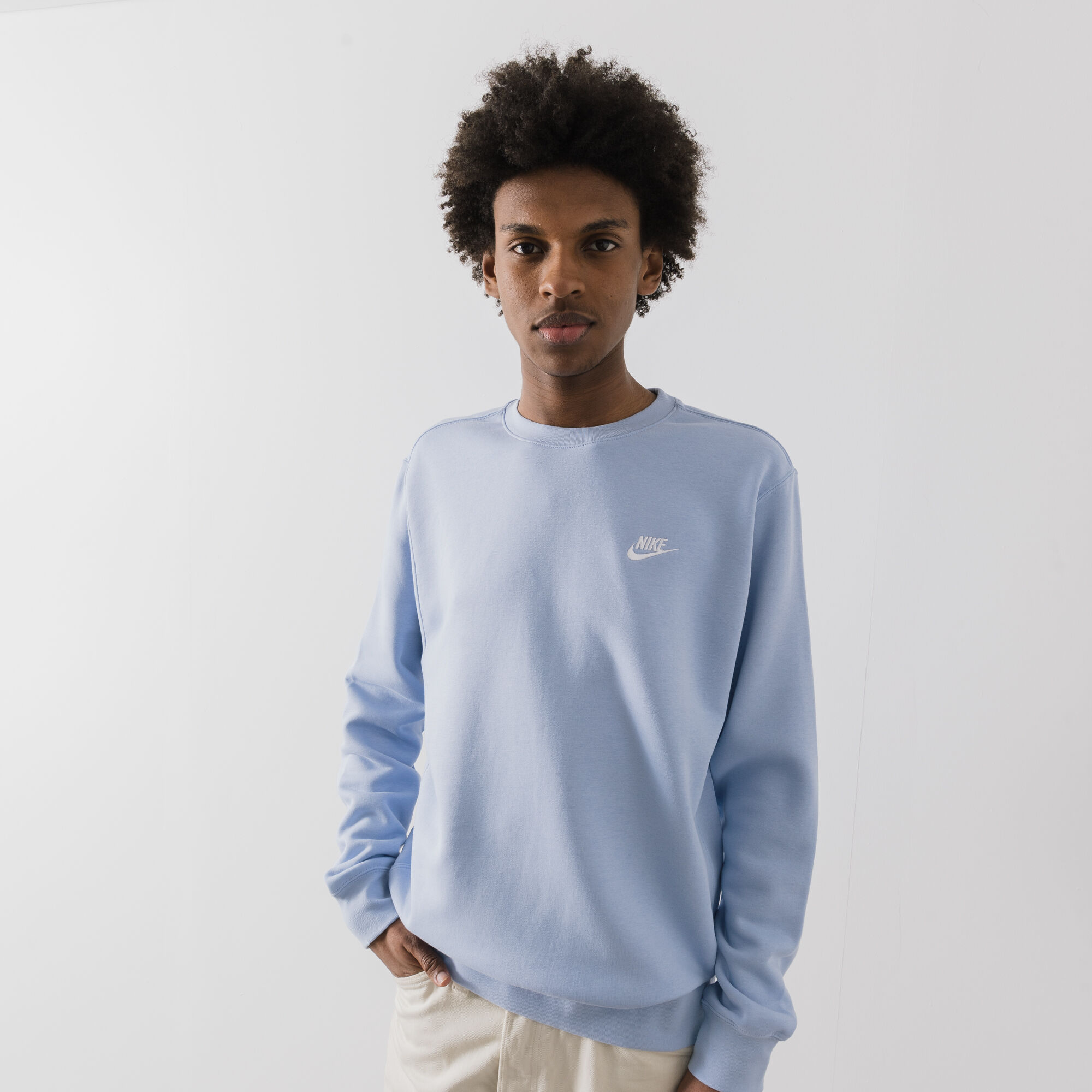NIKE CLUB CREW SWEATSHIRT BLEU CLAIR SWEATSHIRTS MEN Courir