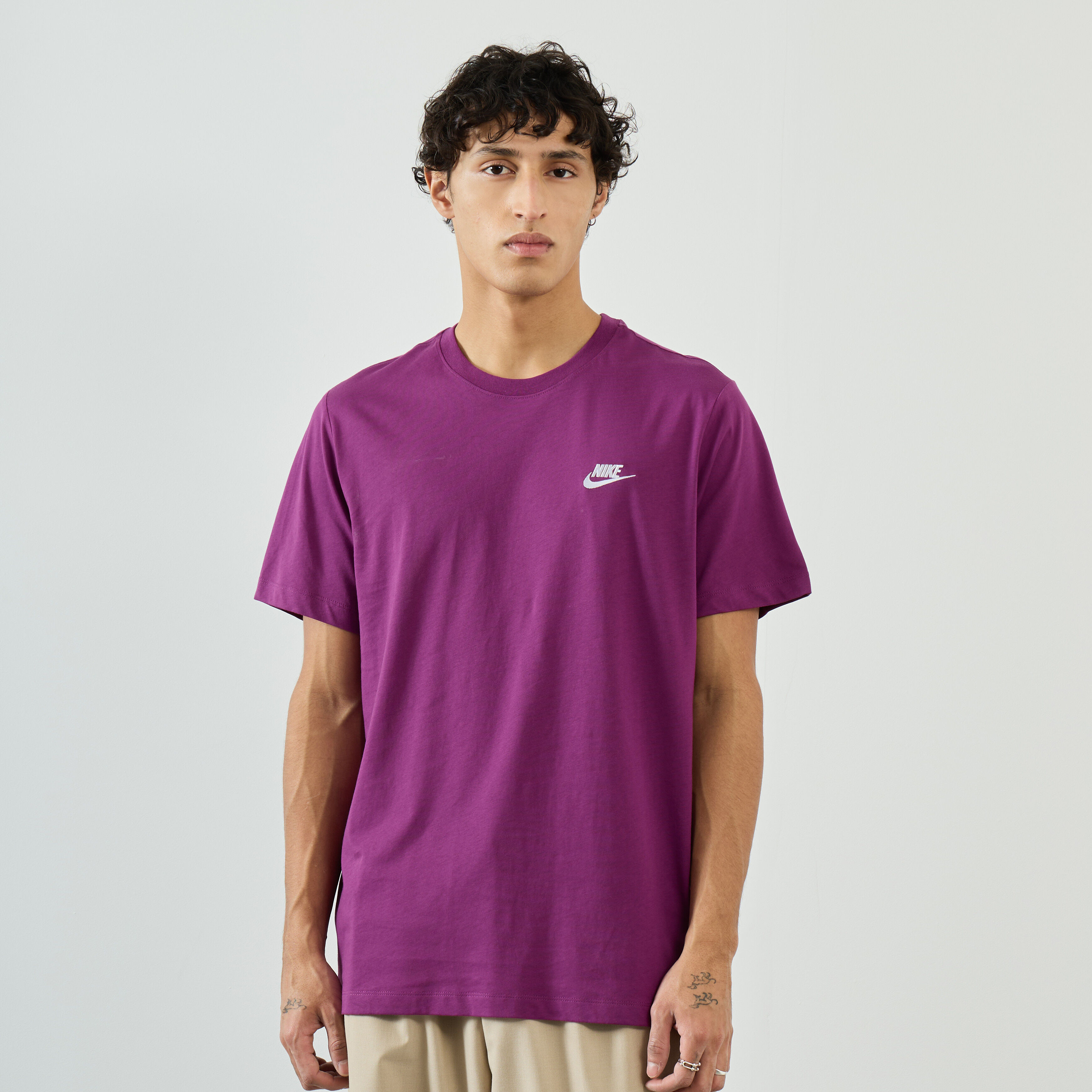 Vetement violet homme 2025