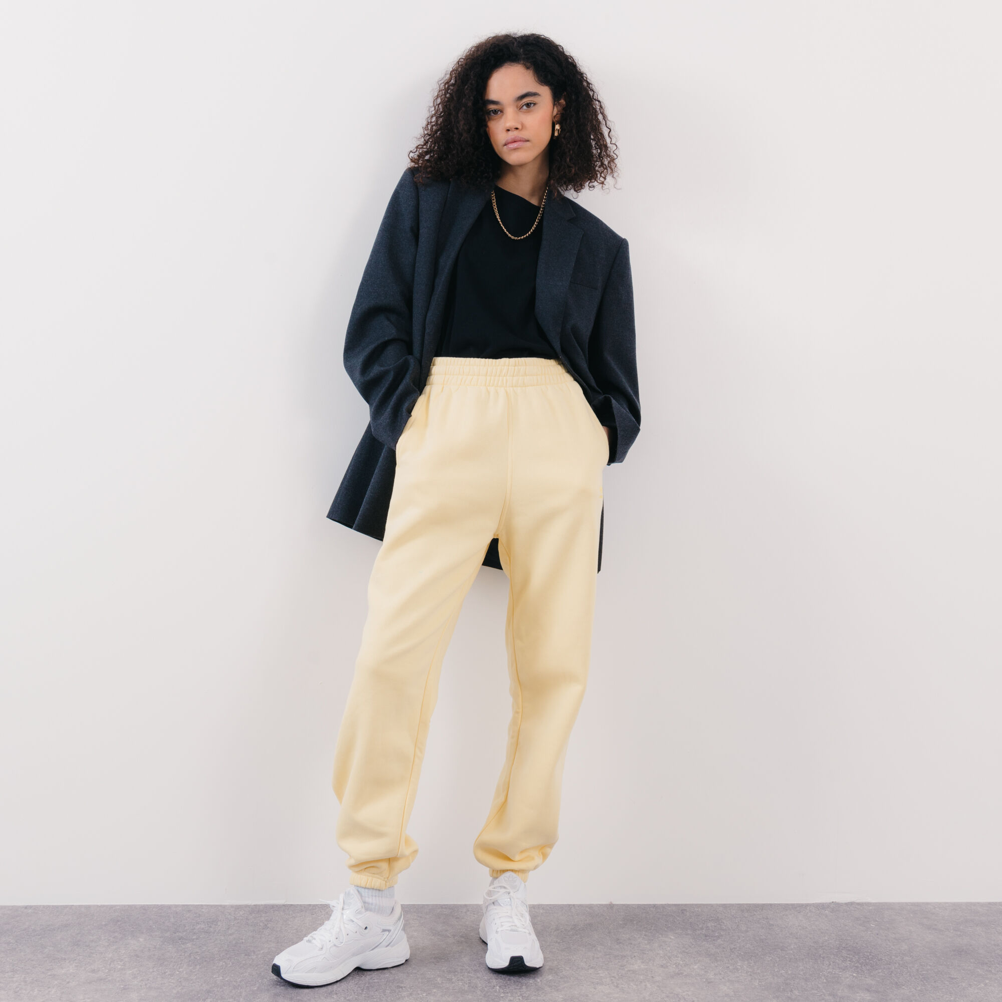 Pantalon adidas sales jaune femme