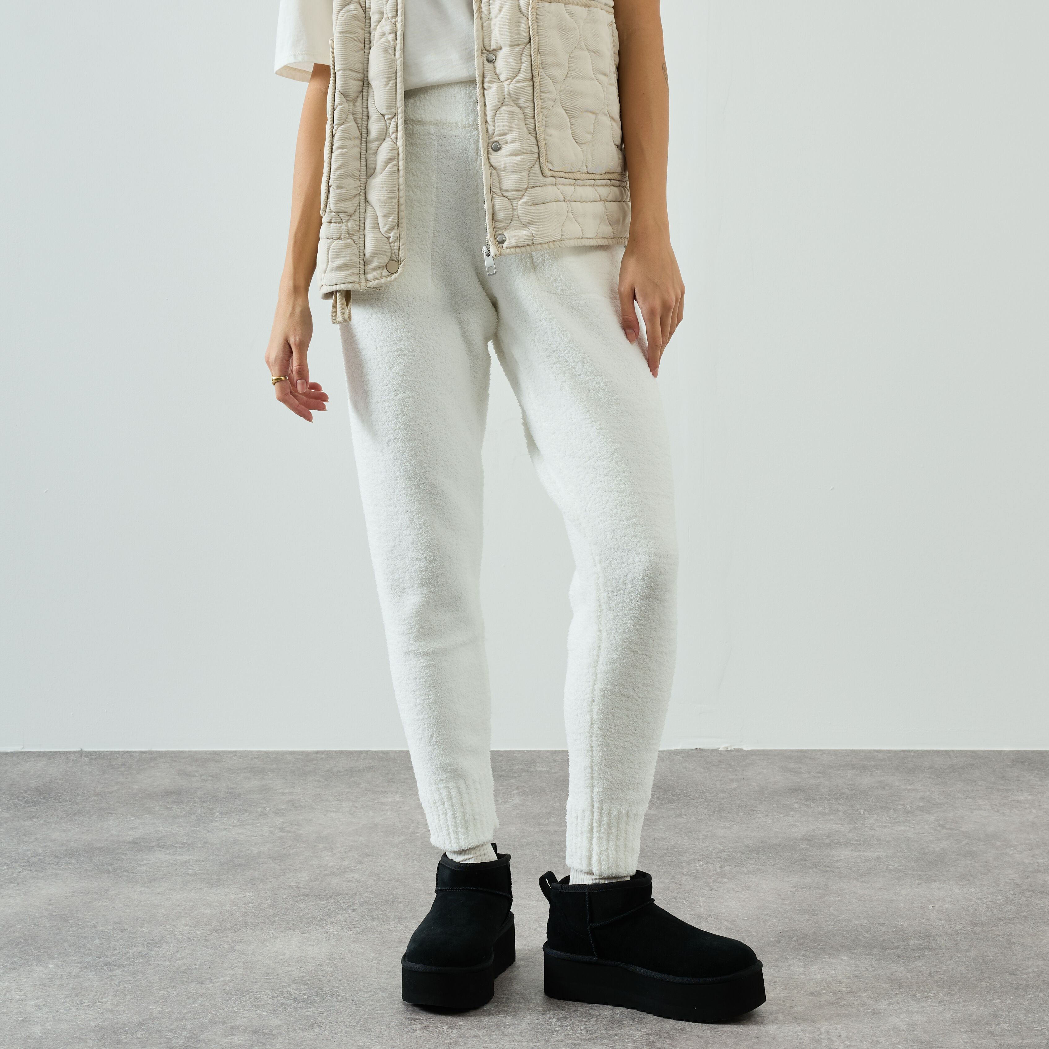 Safiya jogger top