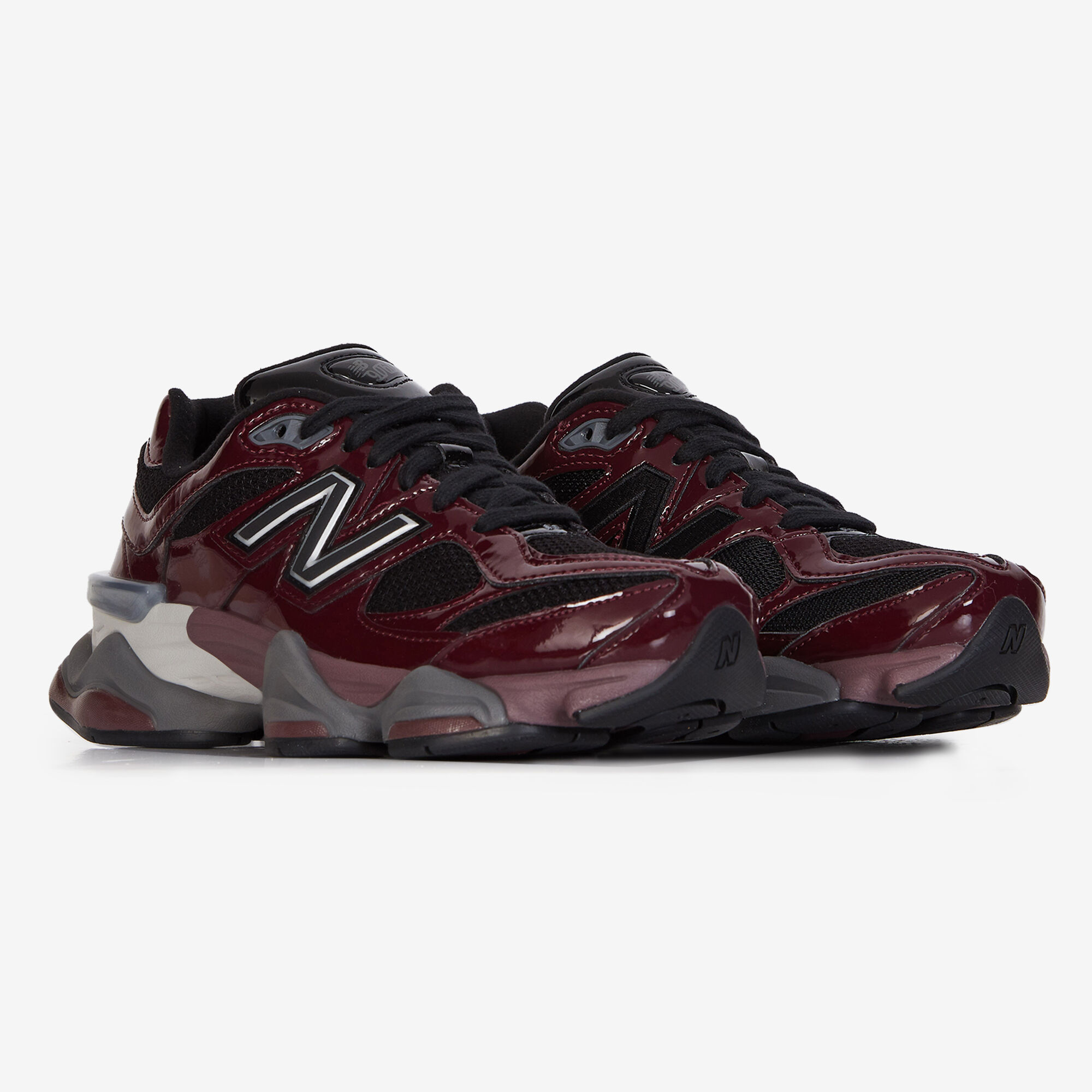 NEW BALANCE 9060 PATENT SNEAKERS FEMME BORDEAUX LACETS