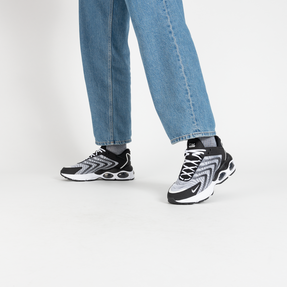 NIKE AIR MAX TW SNEAKERS HOMME NOIR BLANC LACETS Courir