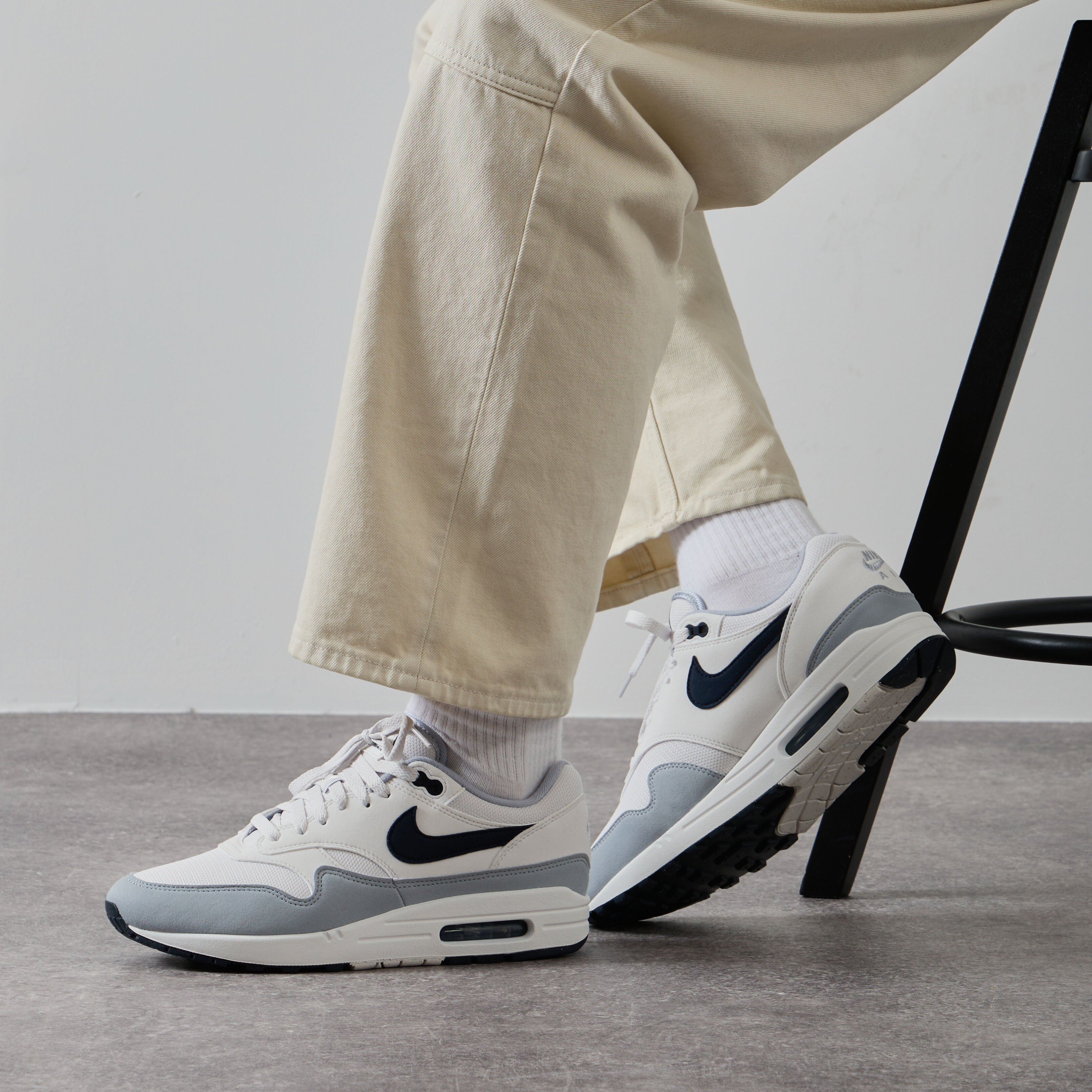 NIKE AIR MAX 1 SNEAKERS HOMME GRIS LACETS Courir