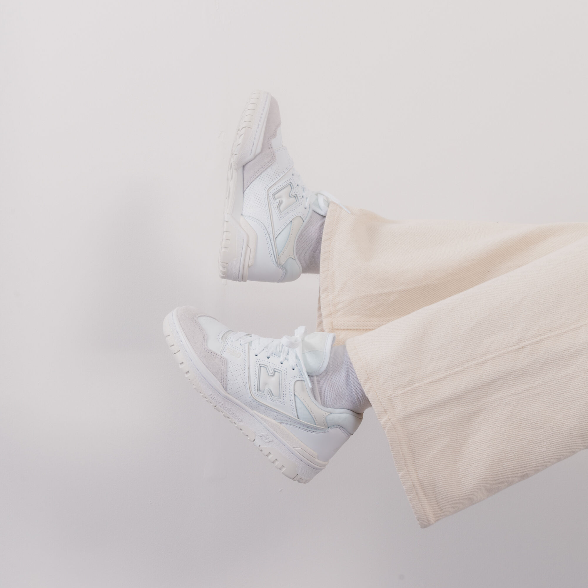 NEW BALANCE 550 WHITE BEIGE SNEAKERS WOMEN Courir