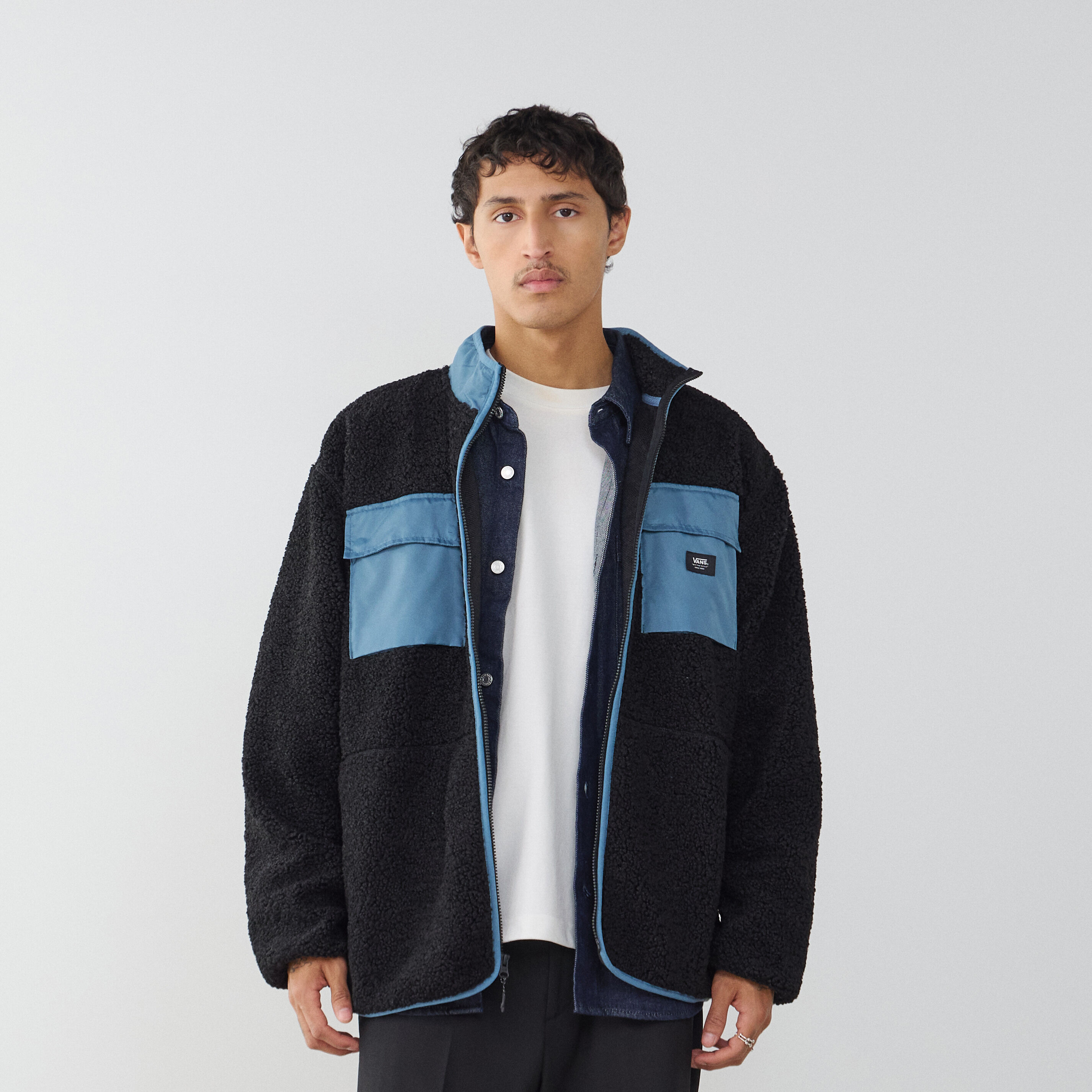 Les soldes debuteront le 8 Janvier Baskets et sneakers VANS Vetements et accessoires Courir