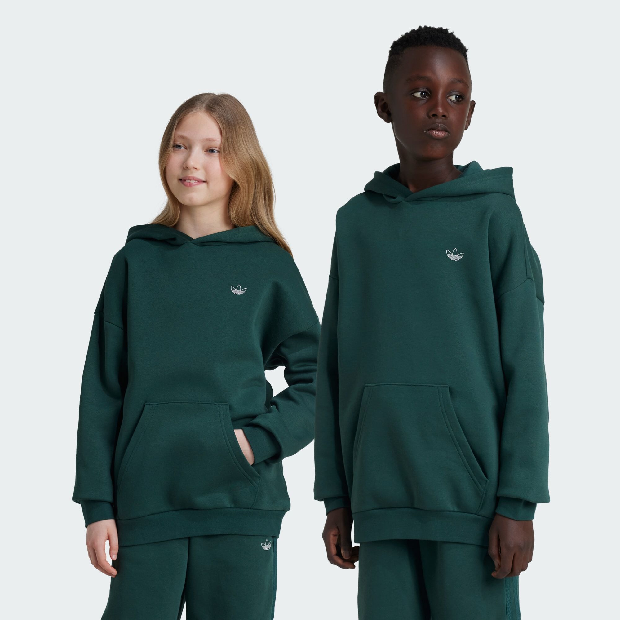 ADIDAS ORIGINALS Sweat shirt a capuche graphique enfants Mineral Green SWEAT ENFANT Courir