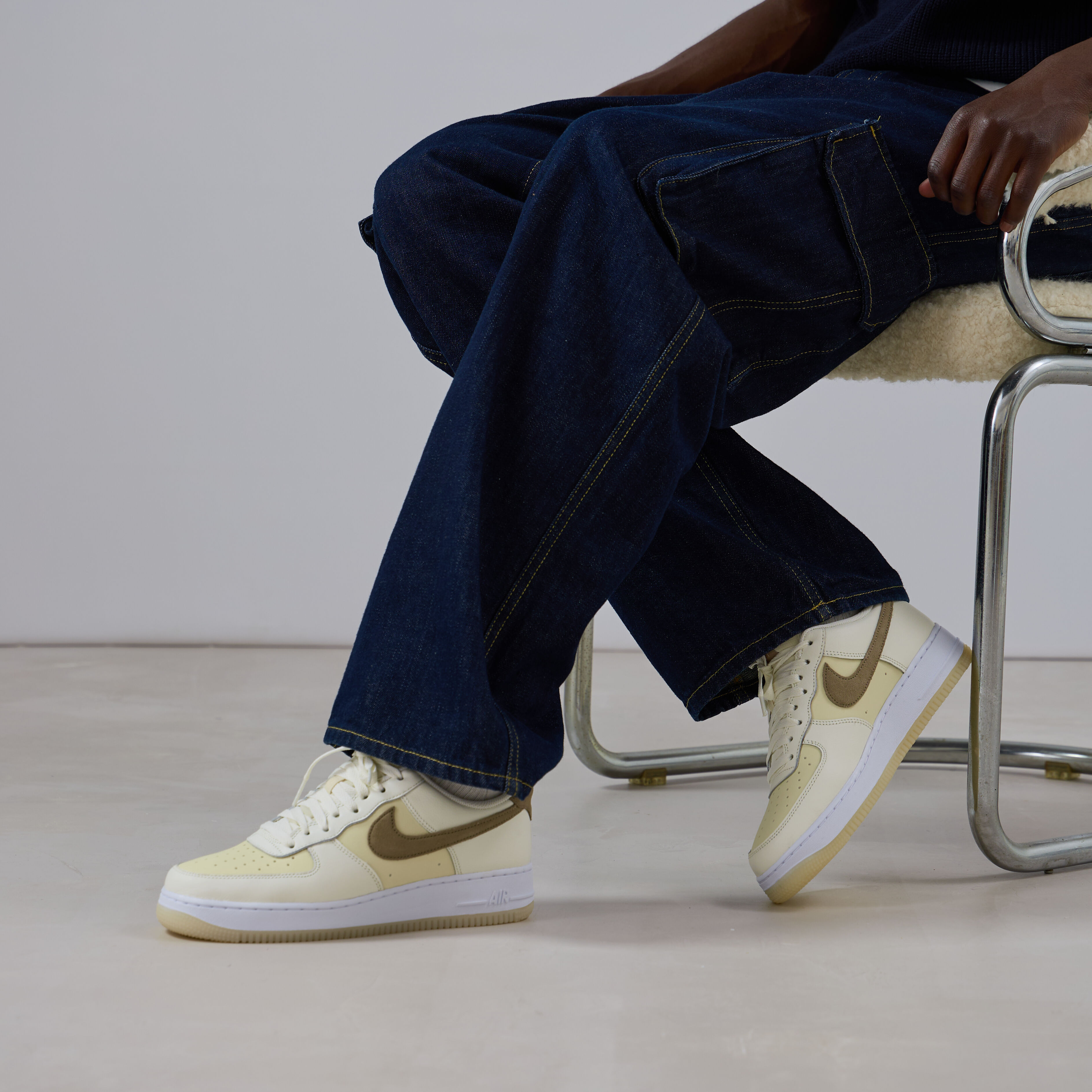 NIKE AIR FORCE 1 LOW LV8 SNEAKERS HOMME BEIGE MARRON LACETS Courir