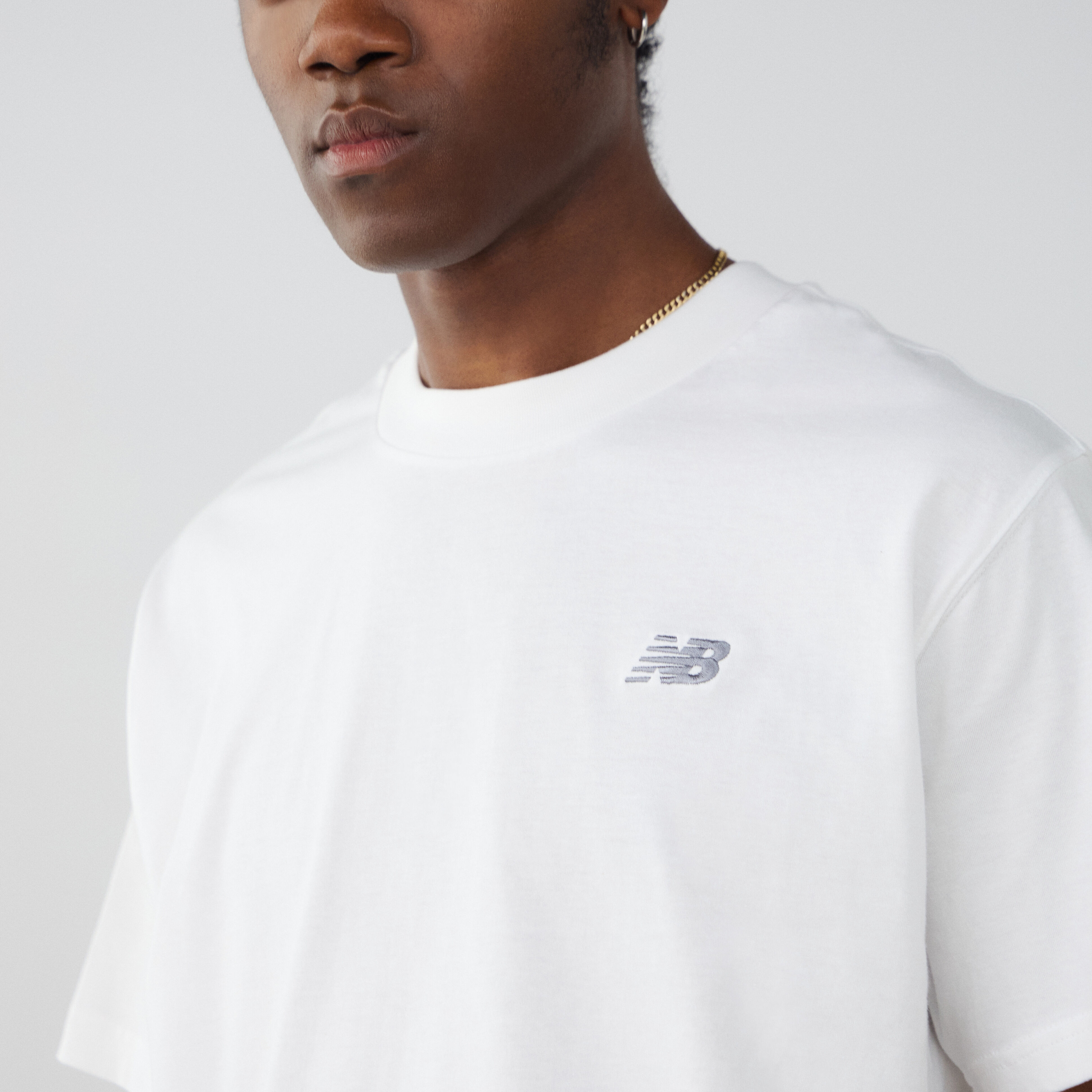 NEW BALANCE TEE SHIRT SMALL LOGO ESSENTIALS TEE-SHIRT HOMME