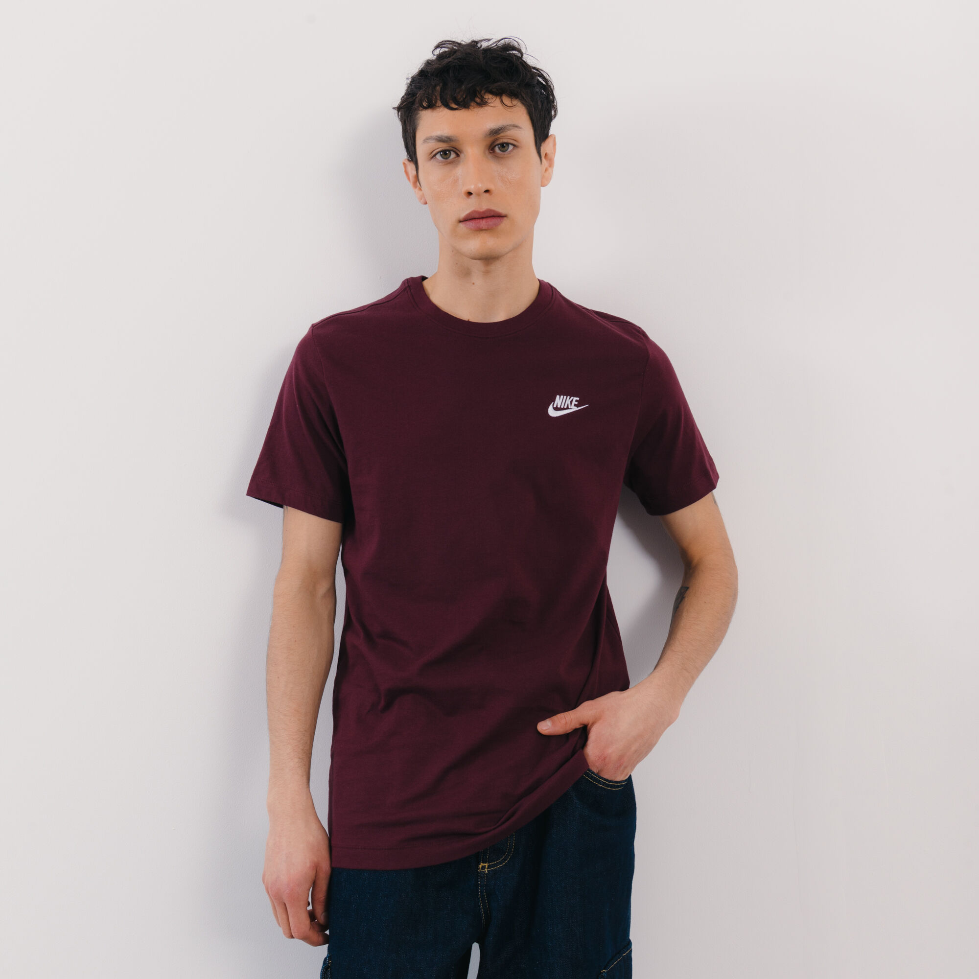 Nike maroon online shirt
