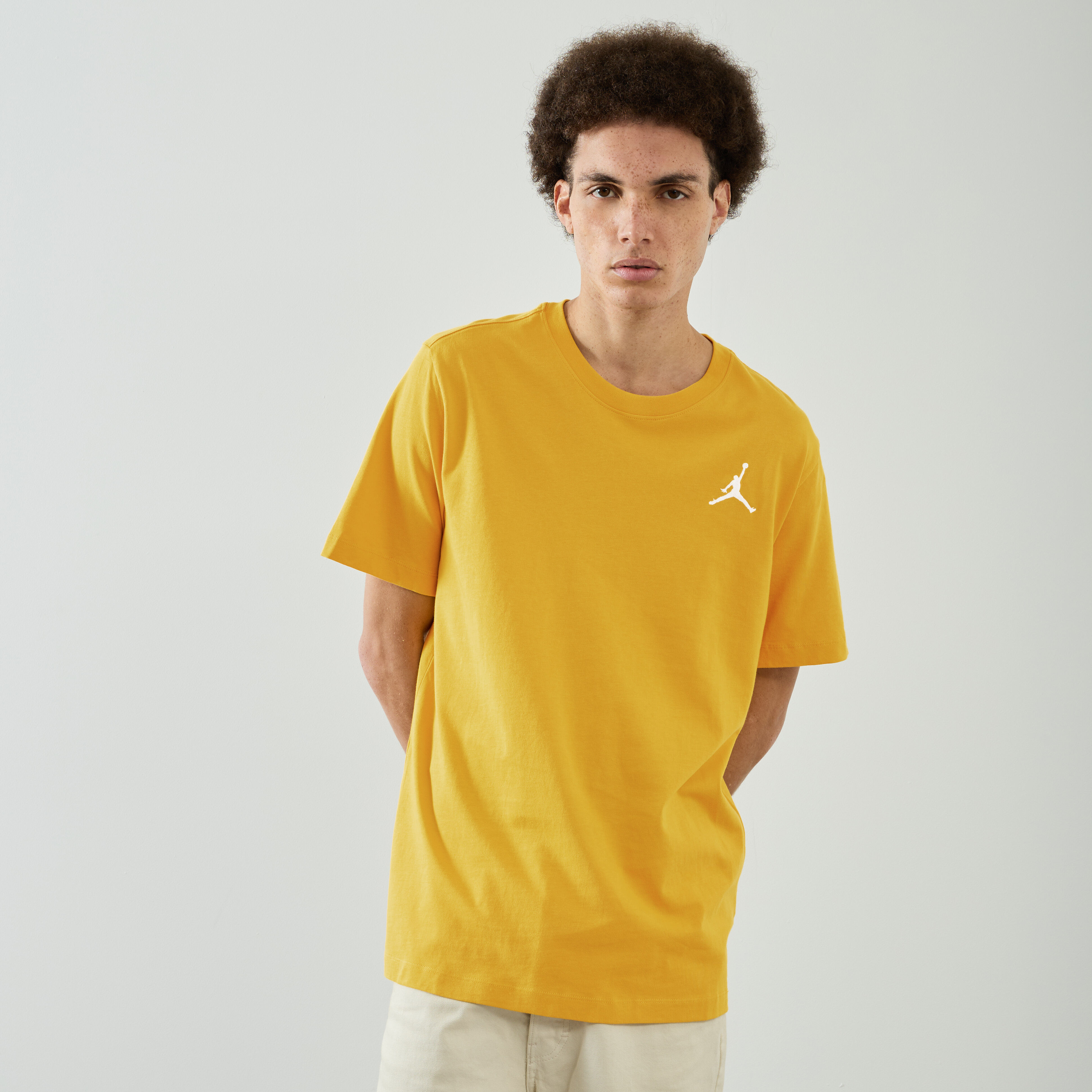 JORDAN TEE SHIRT JUMPMAN EMBROIDERY JAUNE BLANC TEE SHIRT HOMME Courir