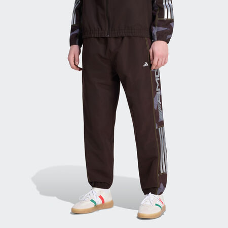 ADIDAS ORIGINALS PANTALON DE SURV&Ecirc;TEMENT AMG CAMO WOVEN Aurora Coffee / Aurora Onix MIXTE