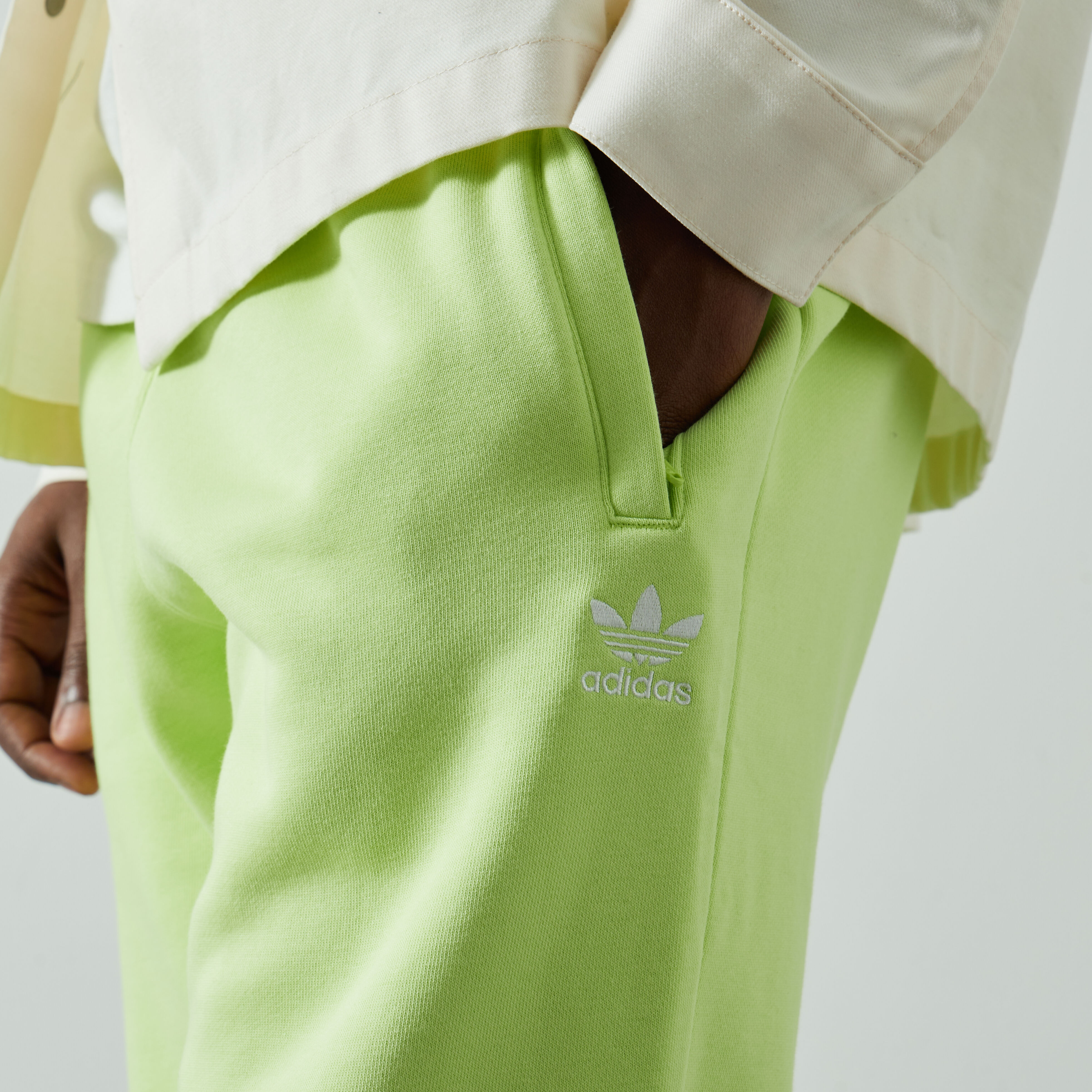 Adidas trefoil 2025 green joggers