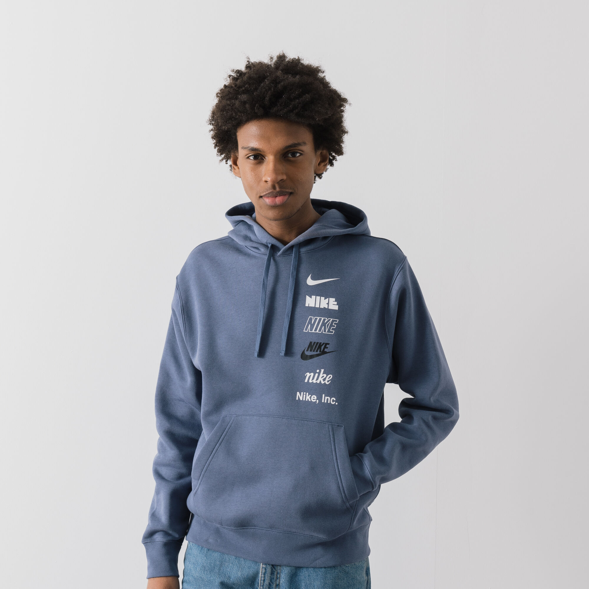 NIKE HOODIE MULTI LOGO BLEU CIEL SWEAT HOMME Courir